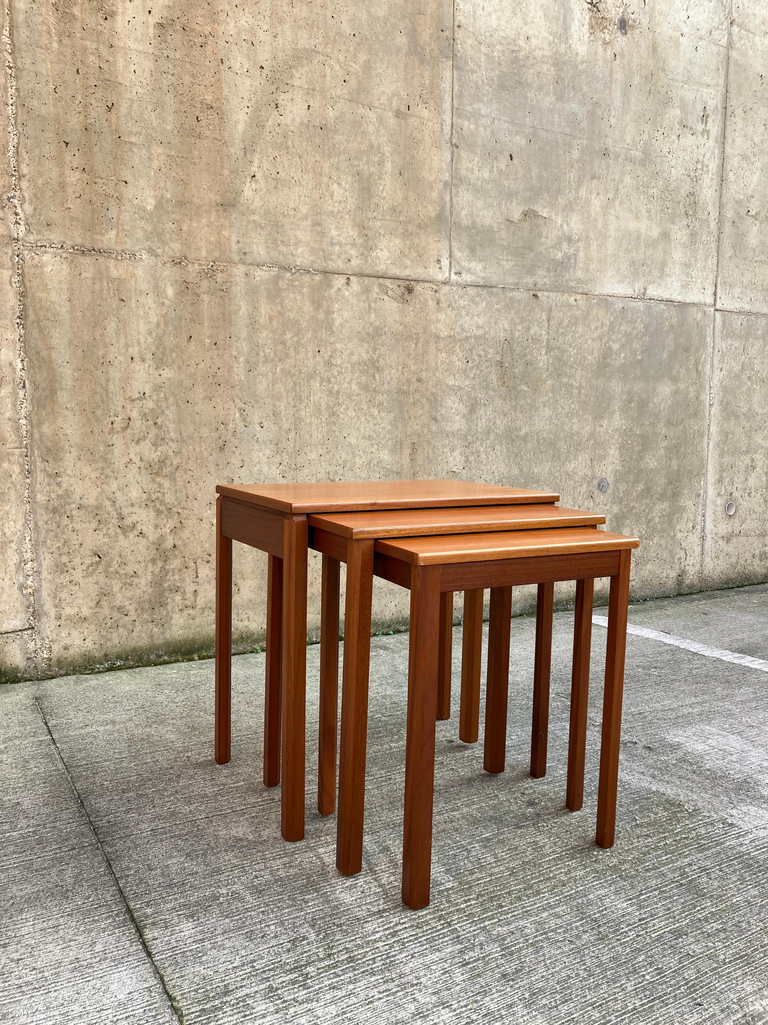Fin du 20e siècle British Midcentury Nesting Tables in Teak by McIntosh en vente