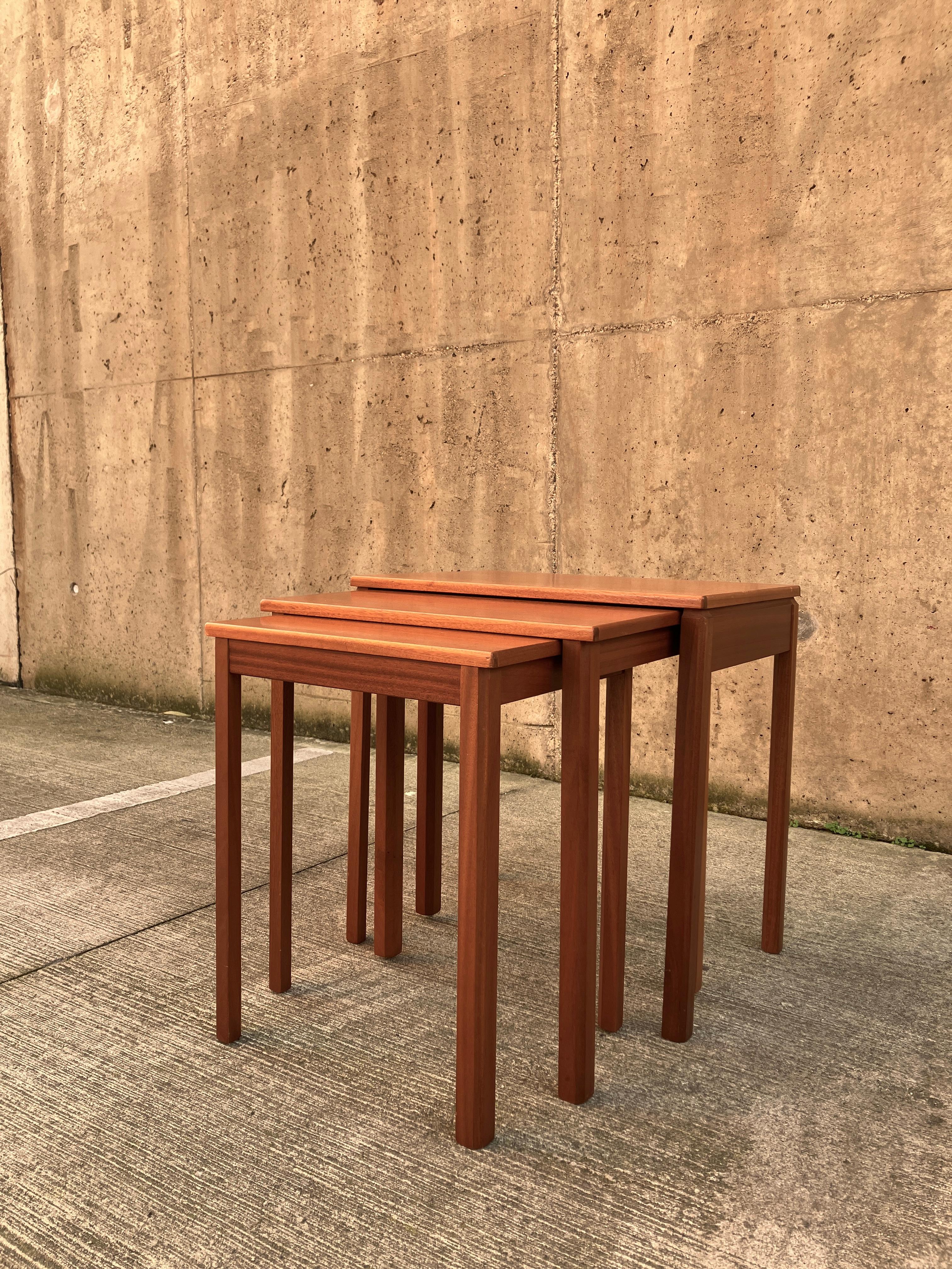 British Midcentury Nesting Tables in Teak by McIntosh en vente 2