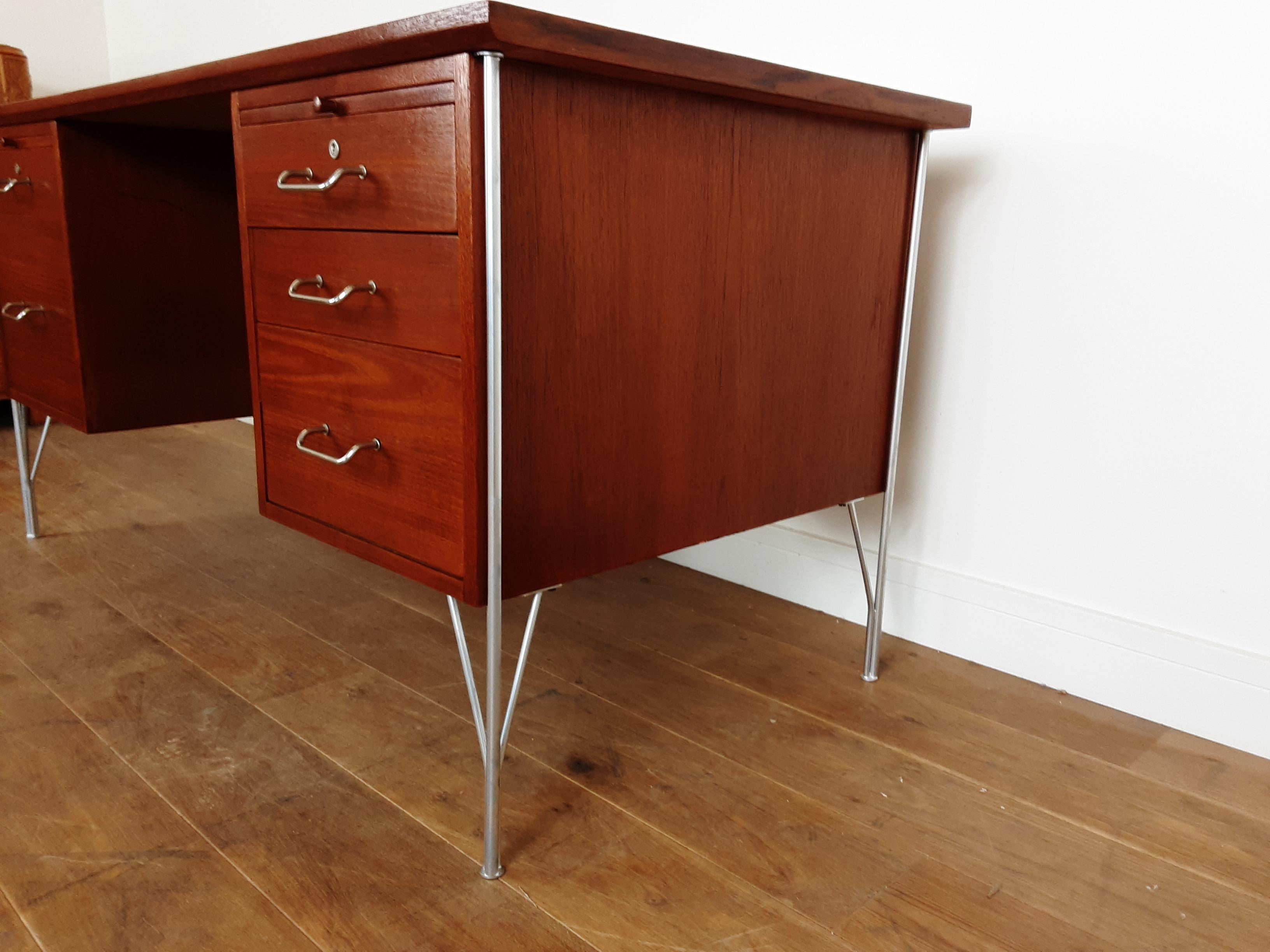 British Midcentury Teak Desk Designed by John and Sylvia Reid for Stag Furniture For Sale 7