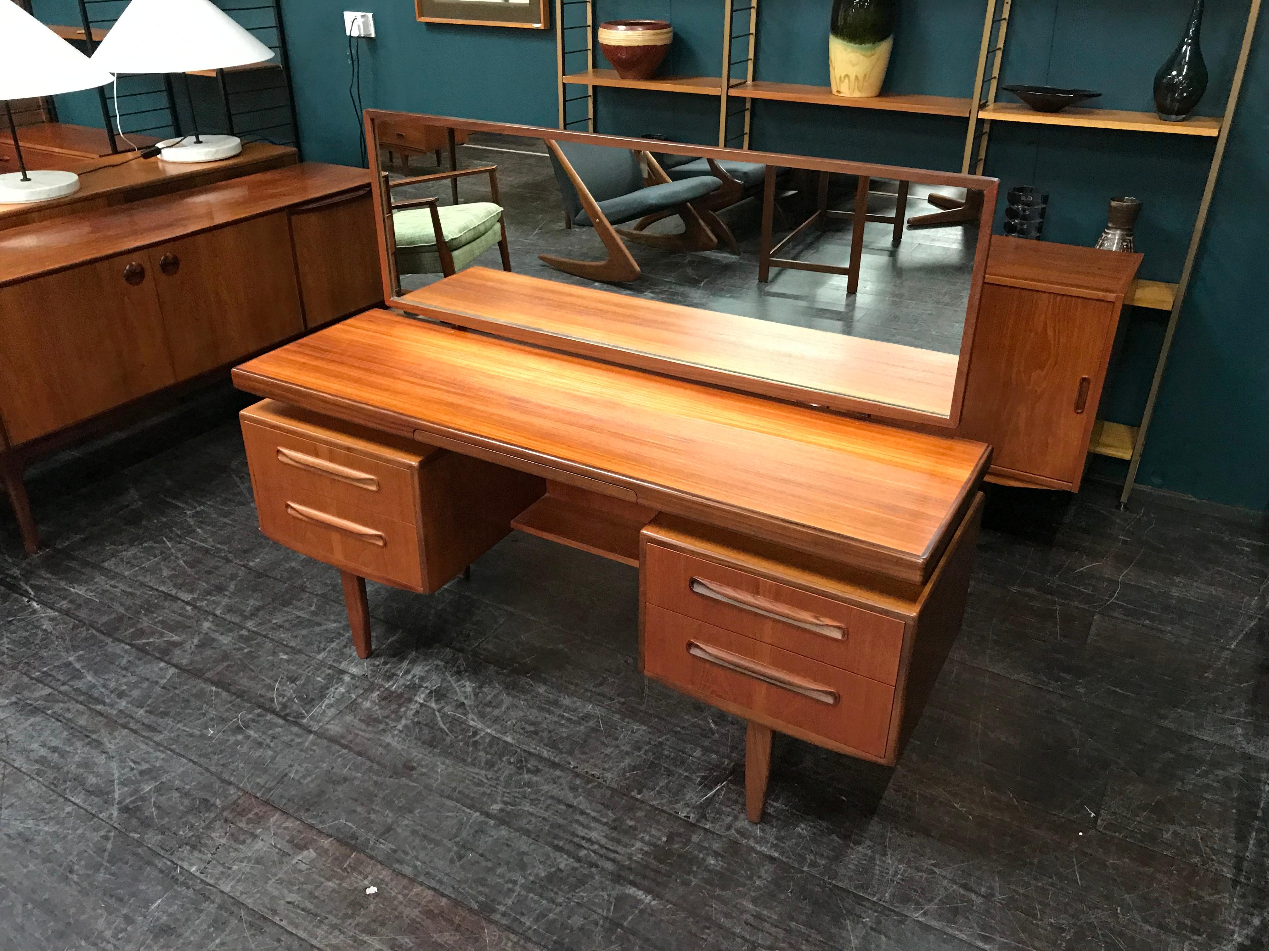 British Midcentury Teak 'Fresco' Dressing Table Vanity by VB Wilkins for G Plan In Good Condition For Sale In Glasgow, GB