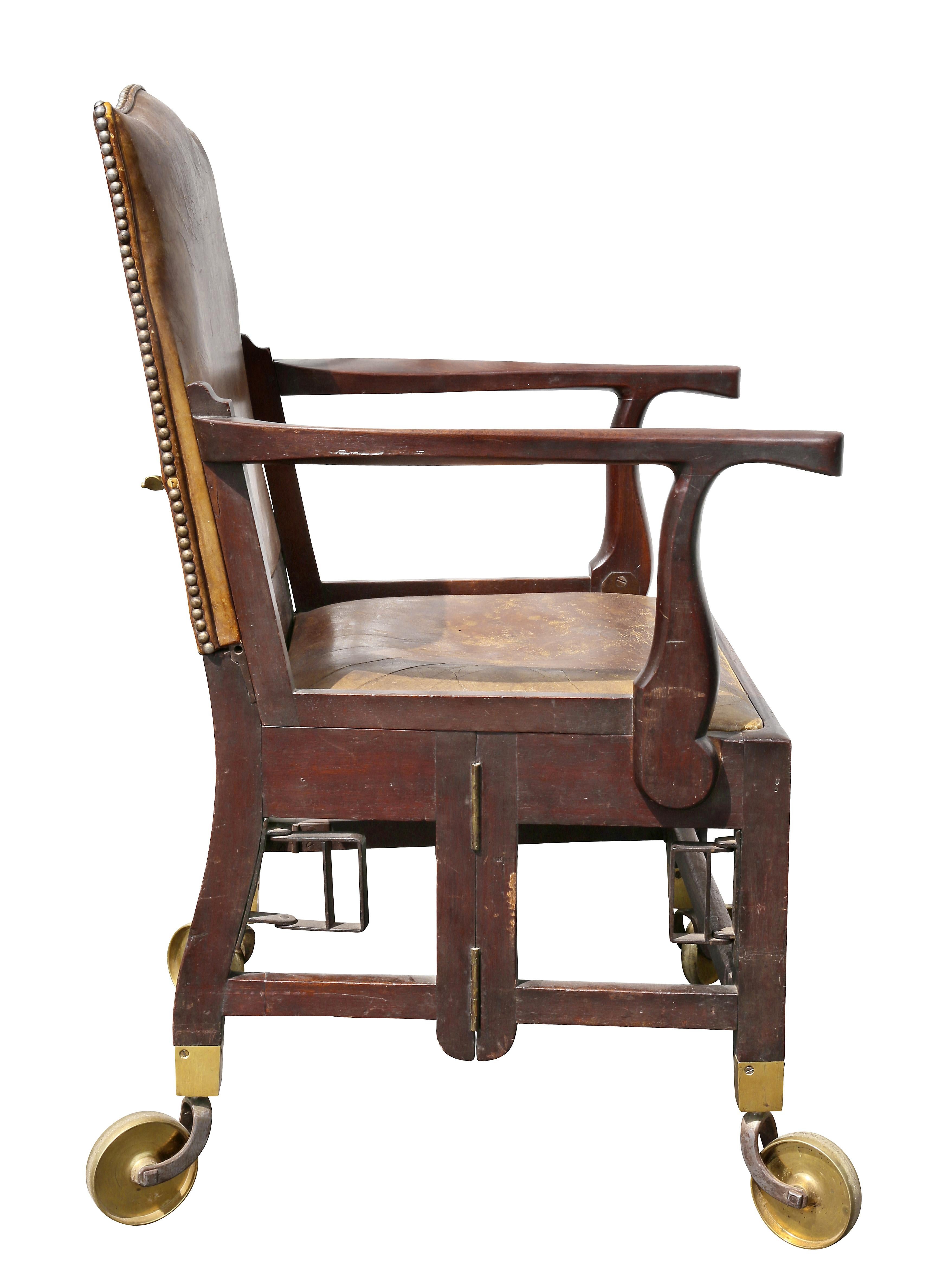Fin du XVIIIe siècle Fauteuil de campagne géorgien en acajou et laiton pour officiers