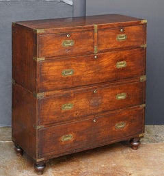 Cassettone da Campaigner per ufficiali militari britannici in mogano rilegato in ottone