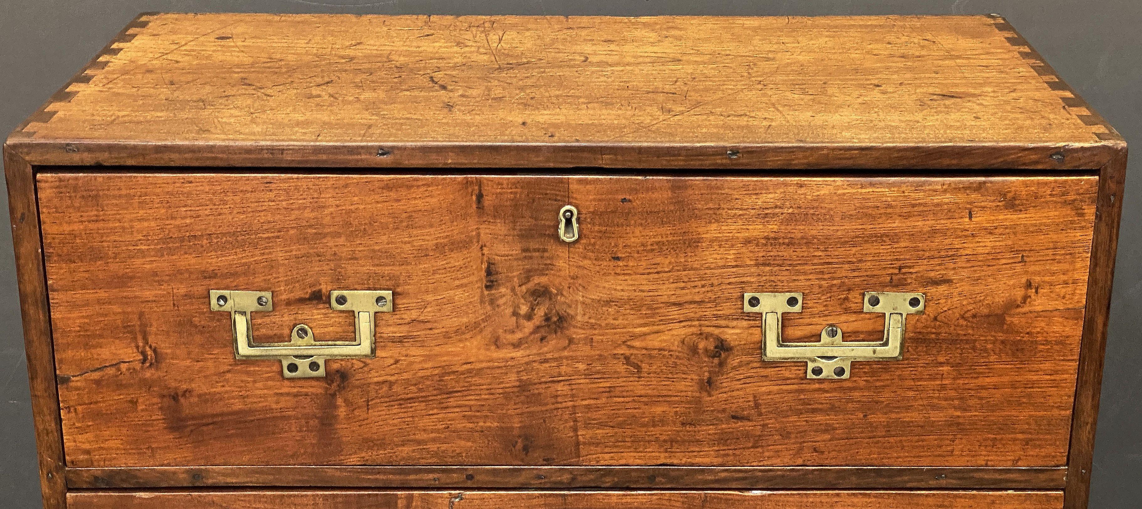 British Military Officer's Campaign Chest or Dresser of Brass-Bound Mahogany In condizioni buone in vendita a Austin, TX
