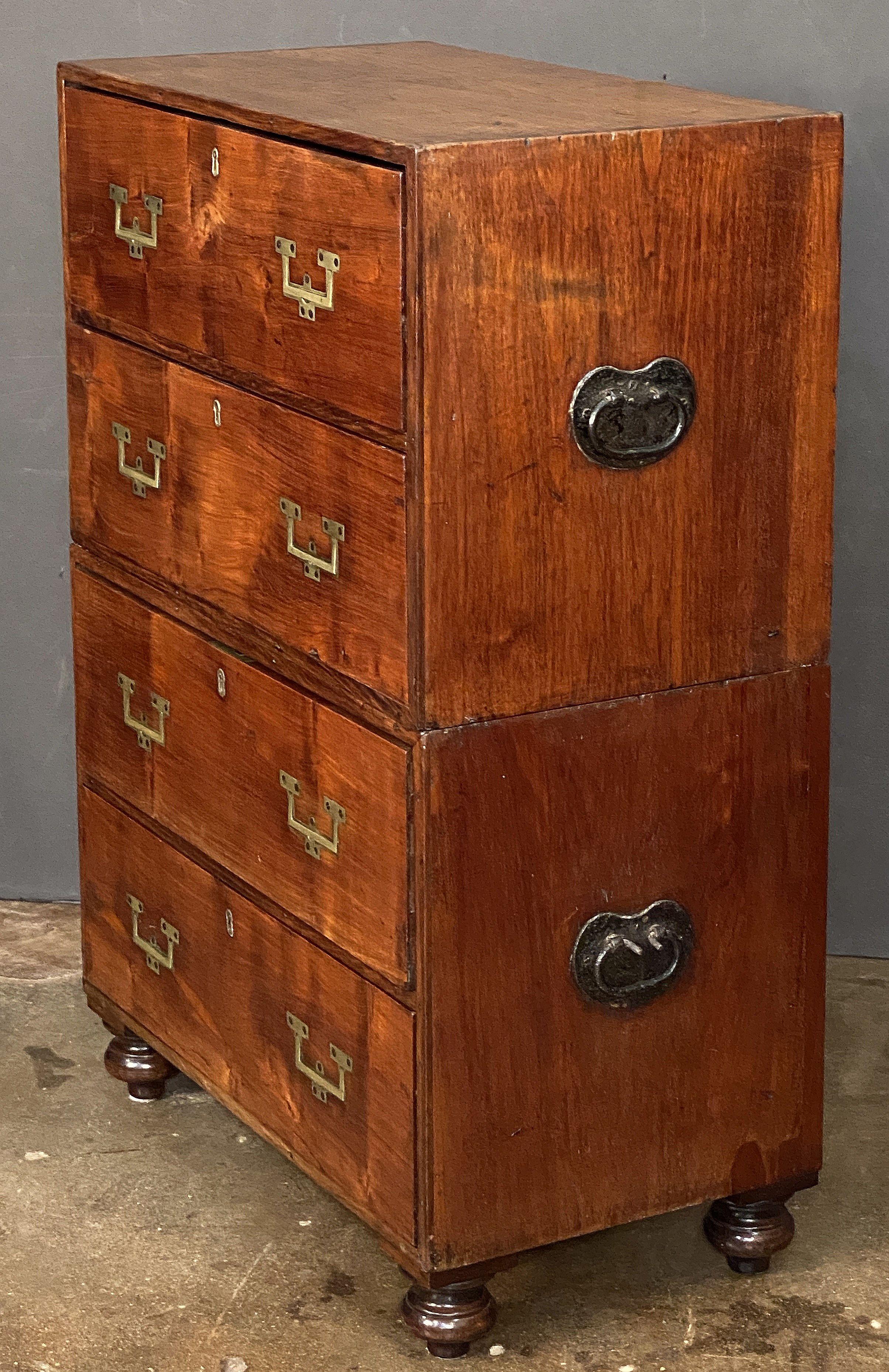 British Military Officer's Campaign Chest or Dresser of Brass-Bound Mahogany in vendita 2
