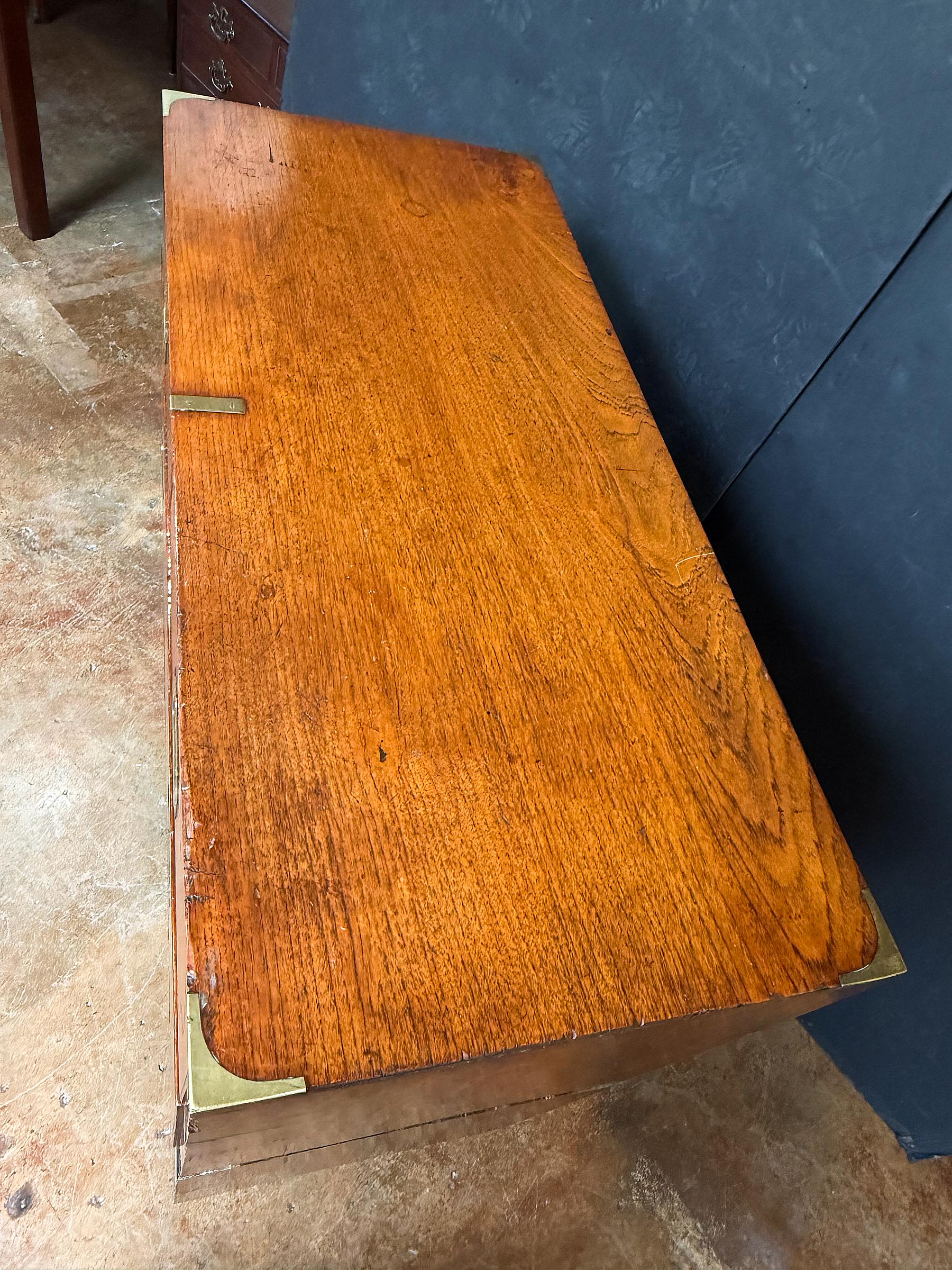British Military Officer's Campaign Chest or Dresser of Brass-Bound Teak in vendita 3