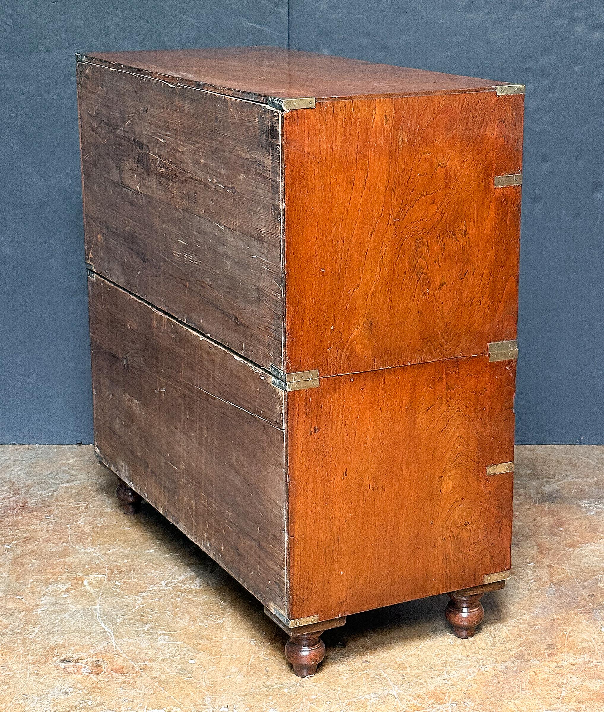 British Military Officer's Campaign Chest or Dresser of Brass-Bound Teak in vendita 6