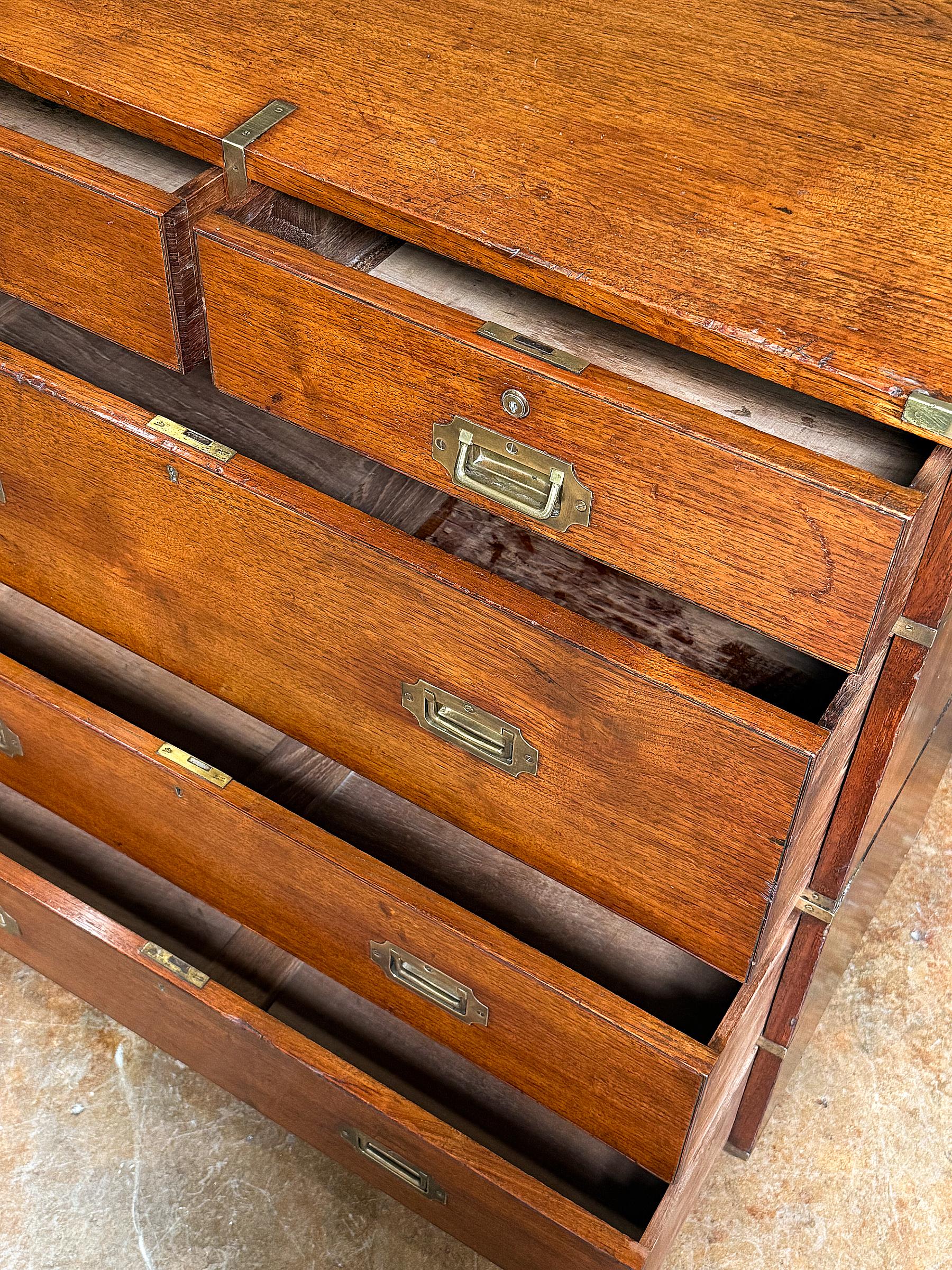 British Military Officer's Campaign Chest or Dresser of Brass-Bound Teak In condizioni buone in vendita a Austin, TX