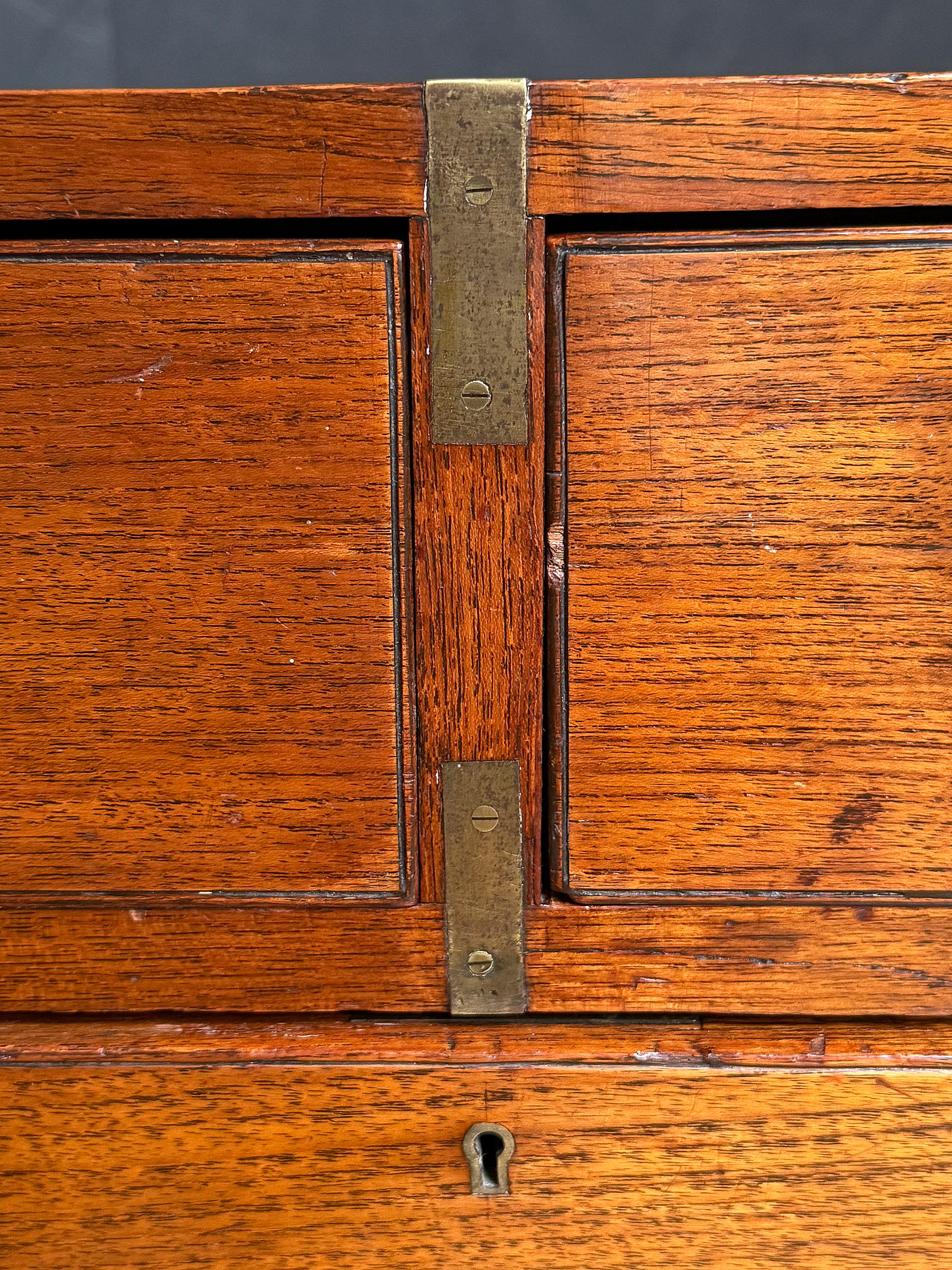British Military Officer's Campaign Chest or Dresser of Brass-Bound Teak in vendita 1