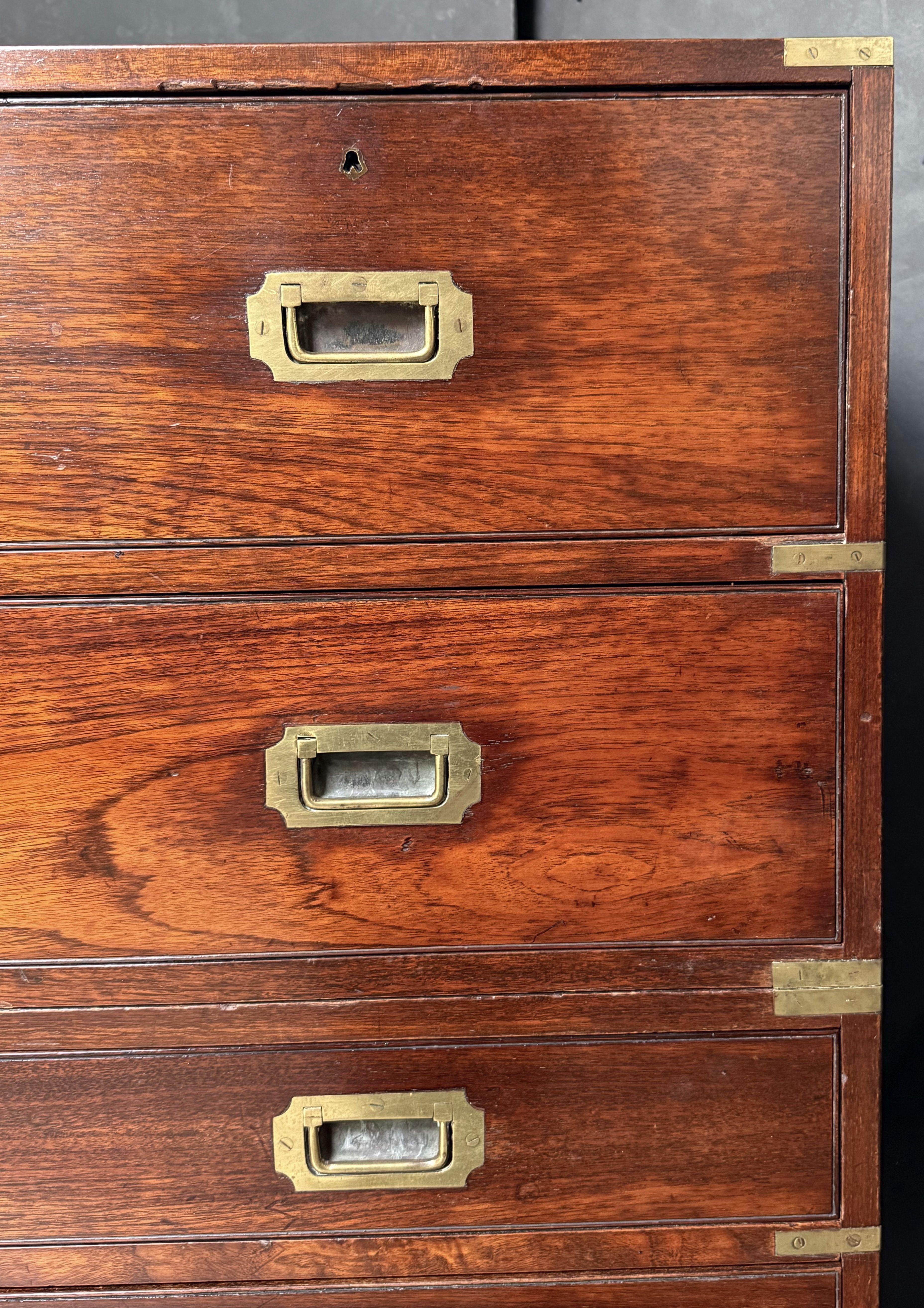 British Military Officer's Campaign Secretary Chest of Brass-Bound Wood in vendita 3