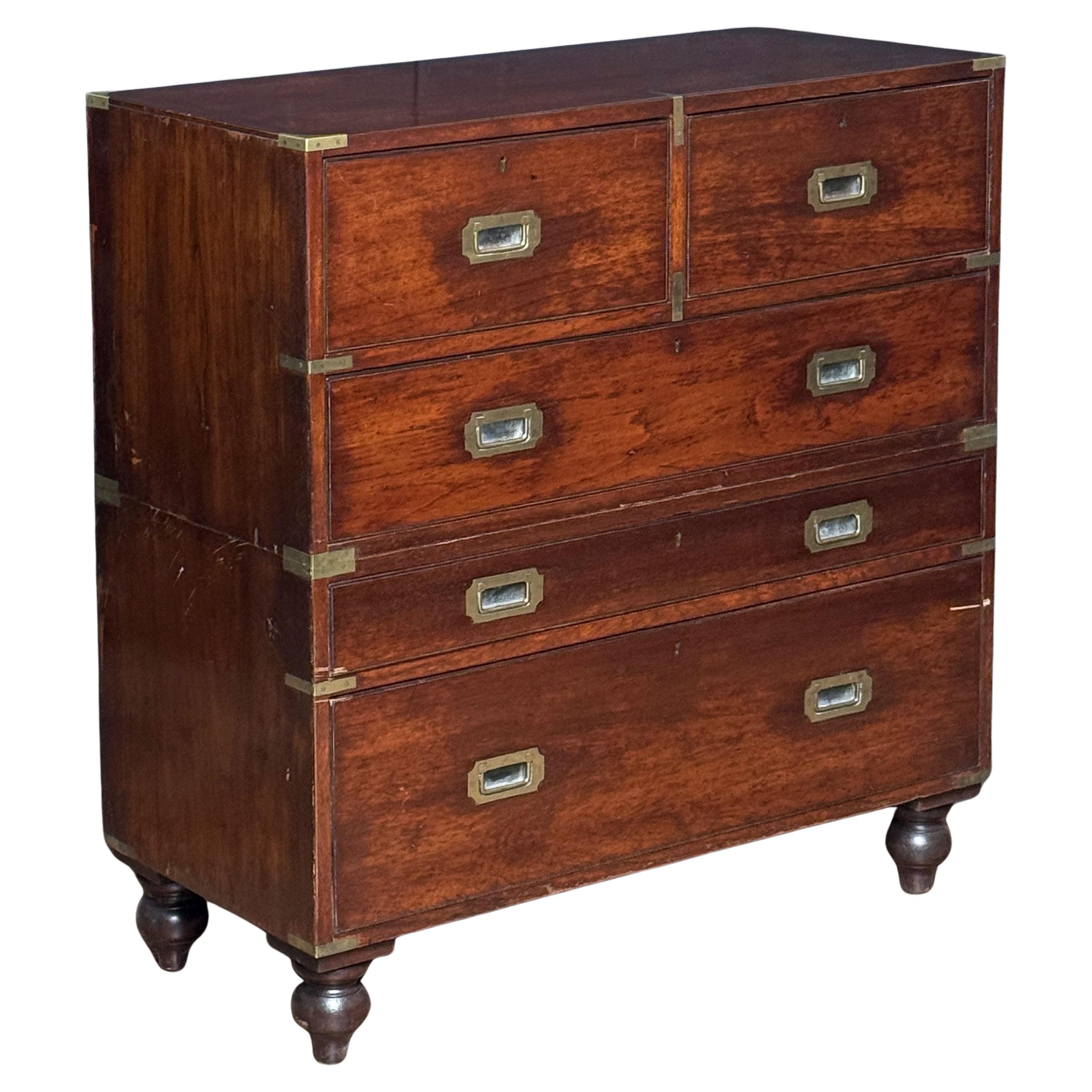 British Military Officer's Campaign Secretary Chest of Brass-Bound Wood In condizioni buone in vendita a Austin, TX
