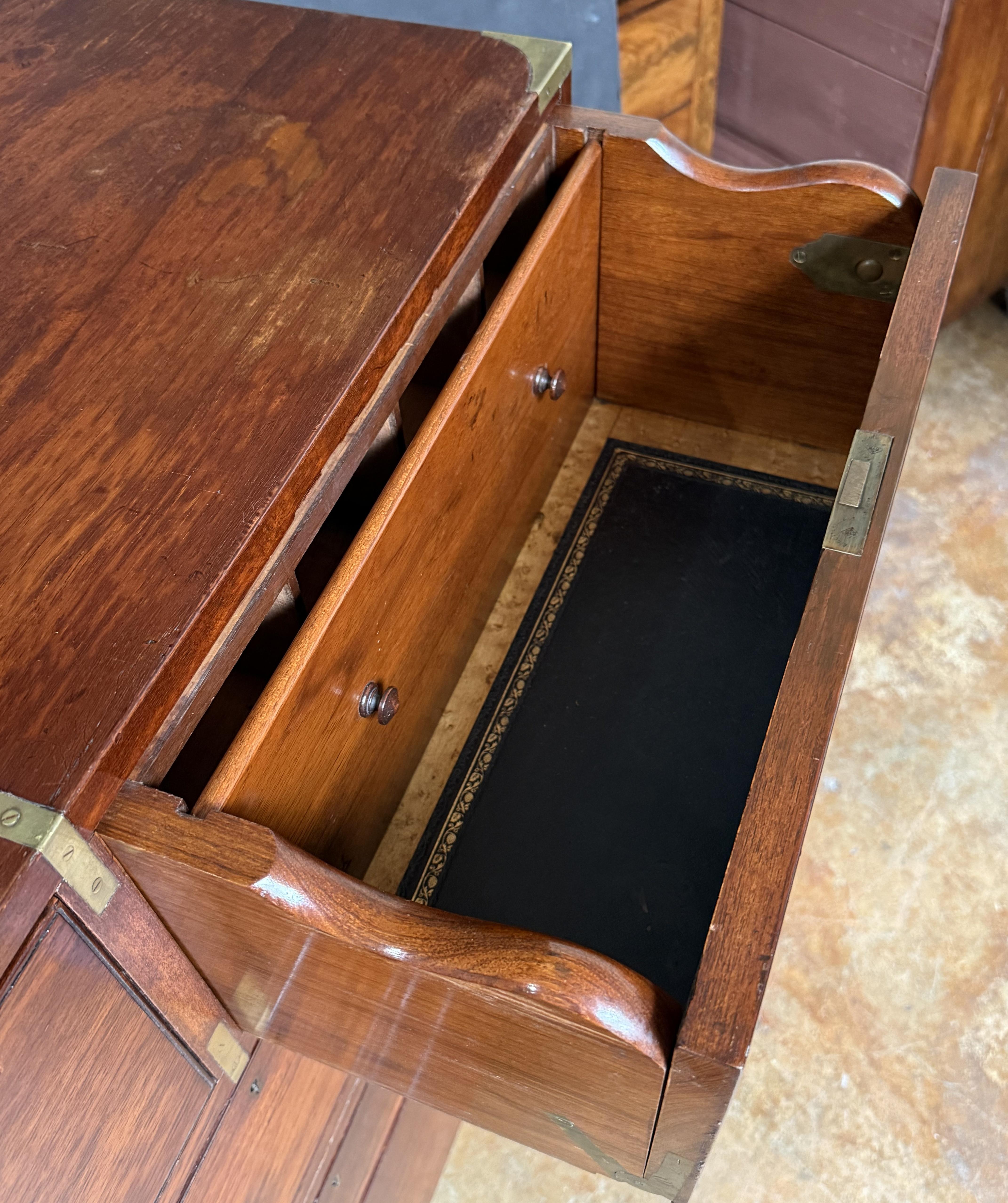 Metallo British Military Officer's Campaign Secretary Chest of Brass-Bound Wood in vendita
