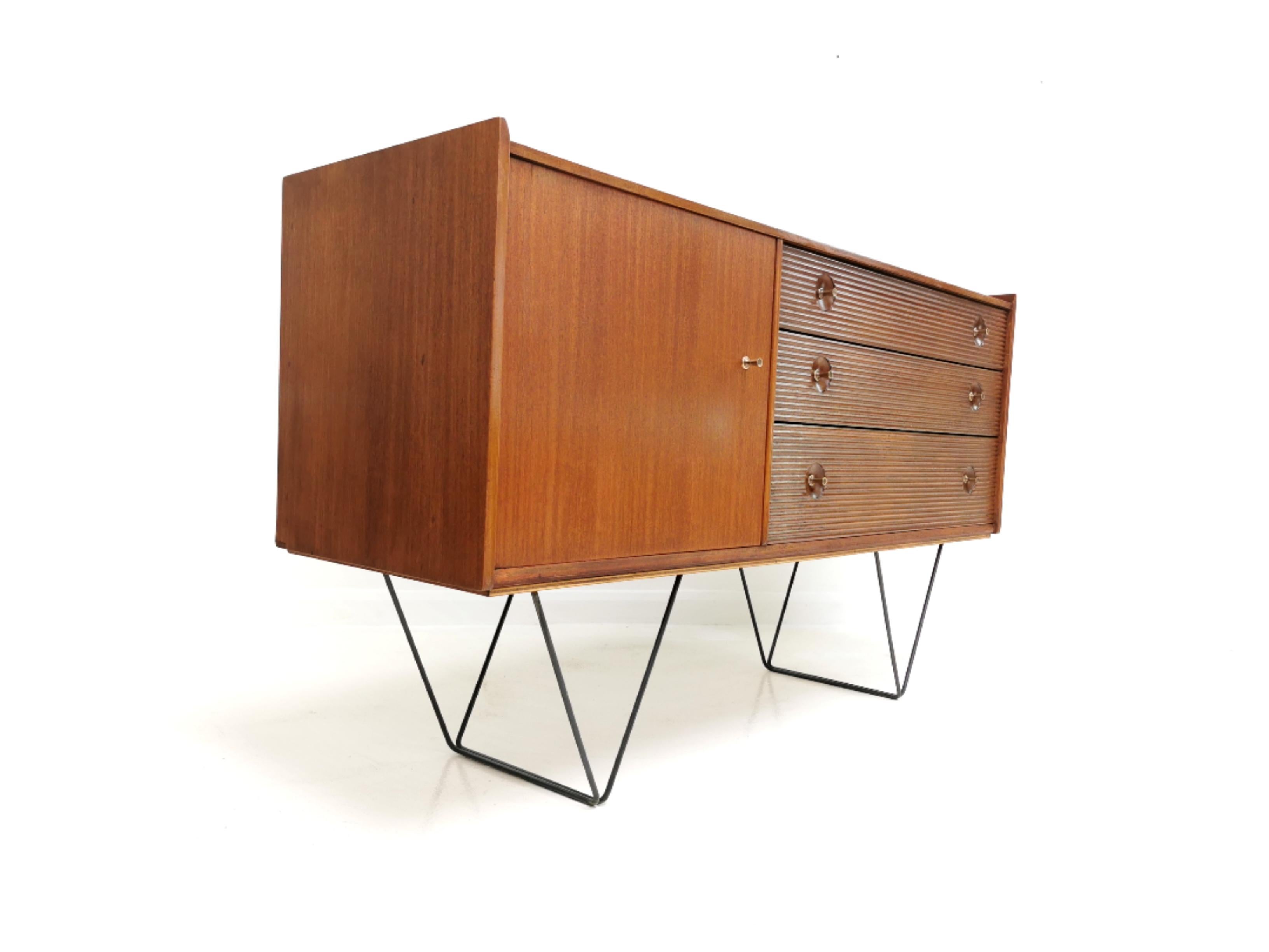 British Nathan Teak Midcentury Floating Sideboard Vintage In Good Condition In STOKE ON TRENT, GB