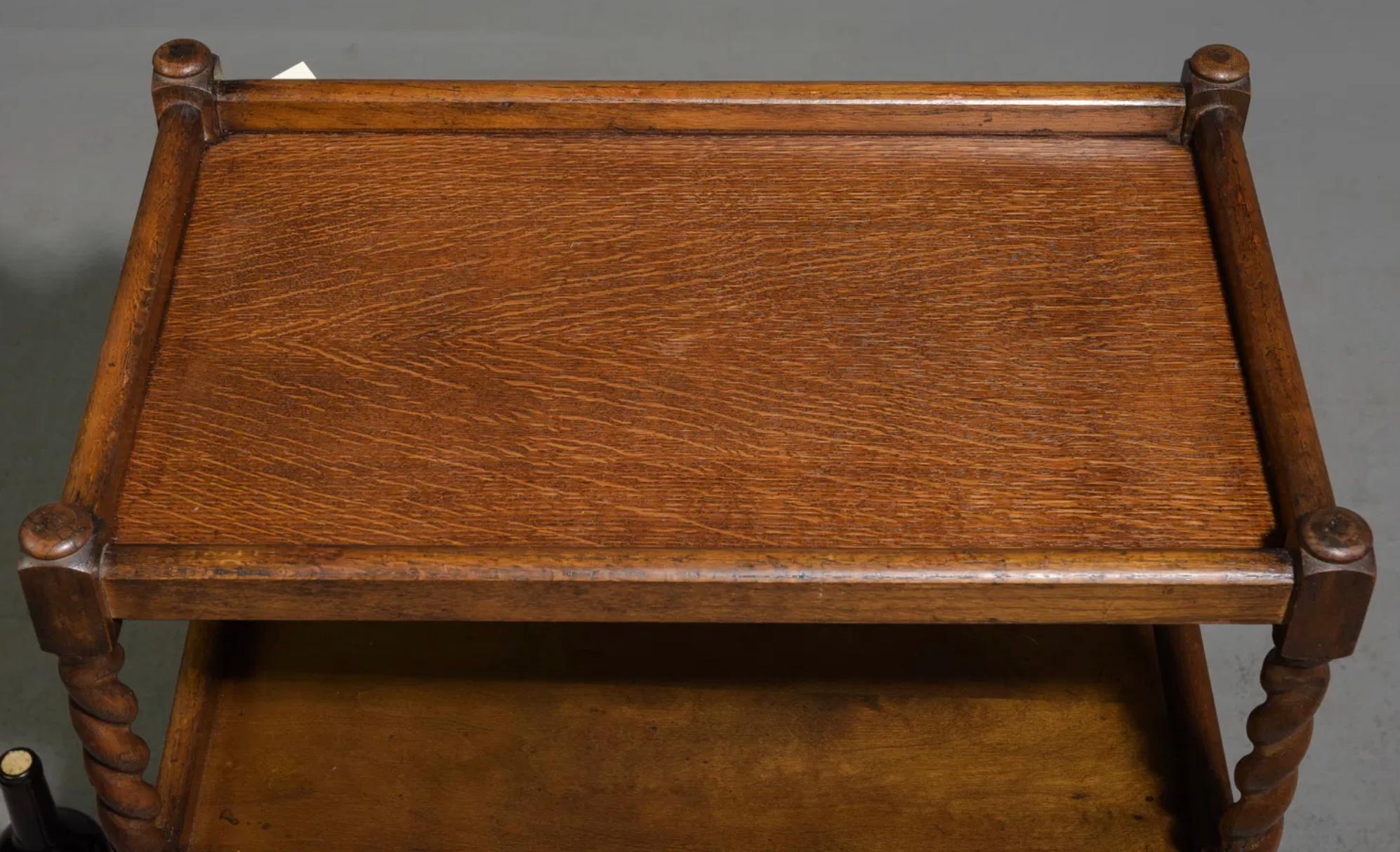 Sculpté Chariot à trois étages Barley Twist de British Oak en vente