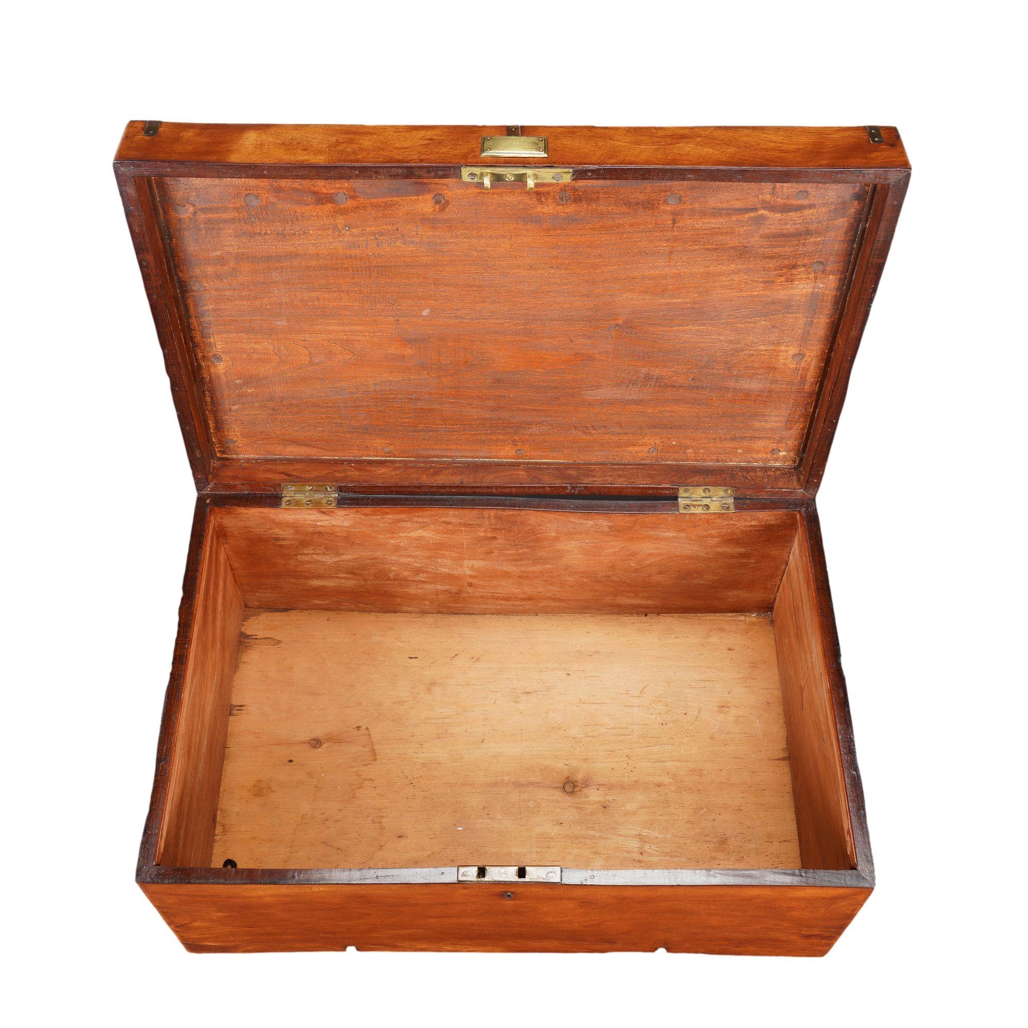 British officer’s trunk in mahogany and brass, 1830 For Sale 6