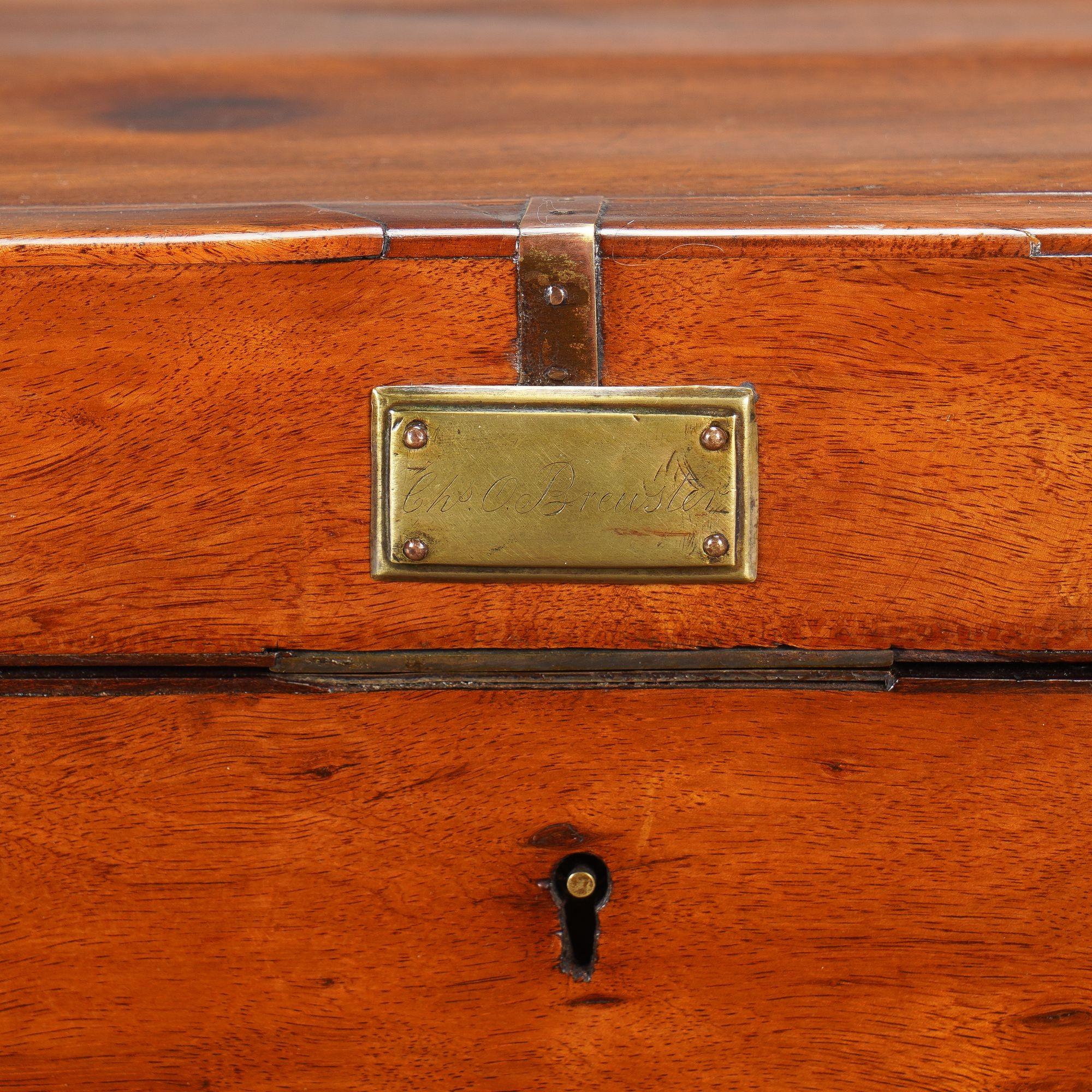 British officer’s trunk in mahogany and brass, 1830 For Sale 8