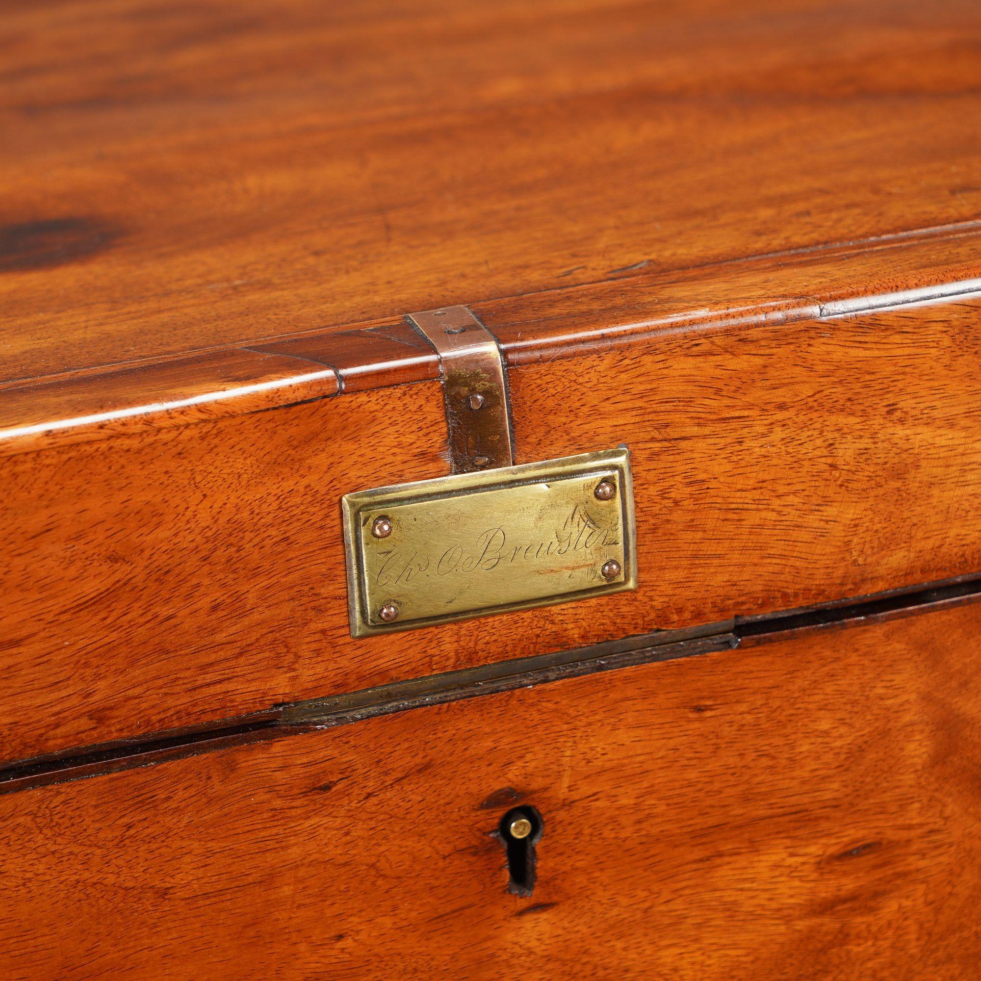British officer’s trunk in mahogany and brass, 1830 For Sale 9