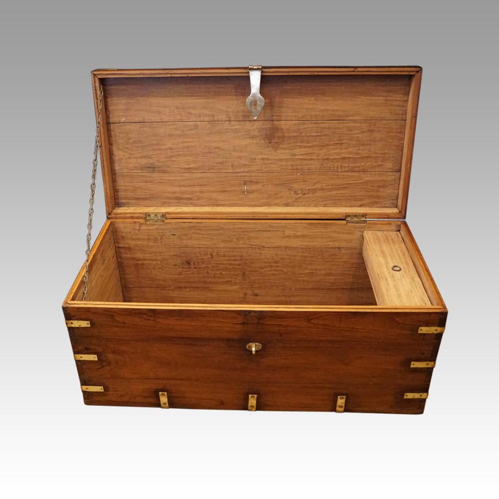 British Officers Victorian Brass Bound Military Chest, circa 1860 In Good Condition For Sale In Salisbury, Wiltshire