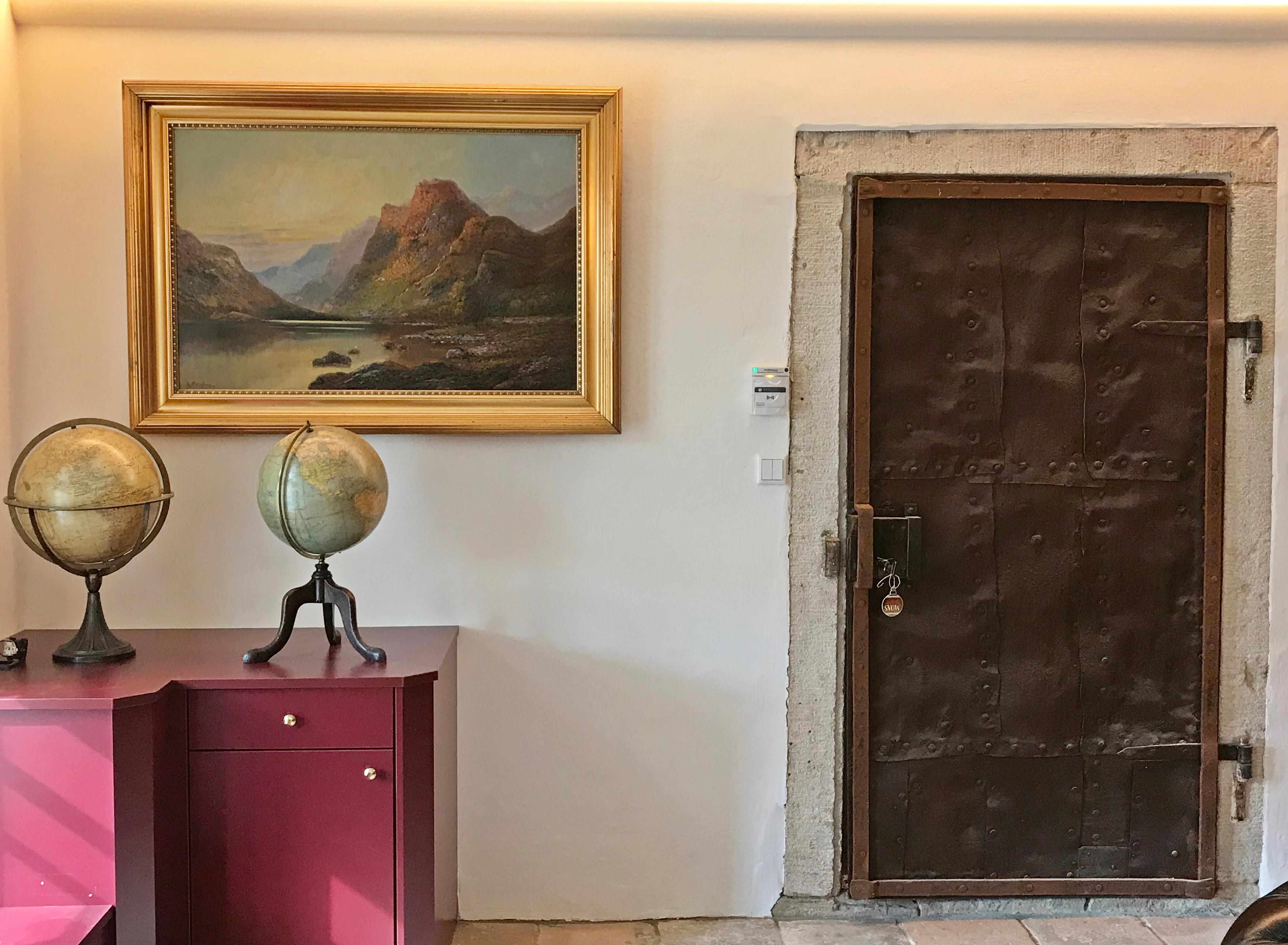 British painter, 20th century: Scottish highland scenery. Double signed G. Findlay. Oil on canvas

Unfortunately, we couldn't find anything about the painter - we assume it's a scottish painter because Findlay is a very common name in Scotland.