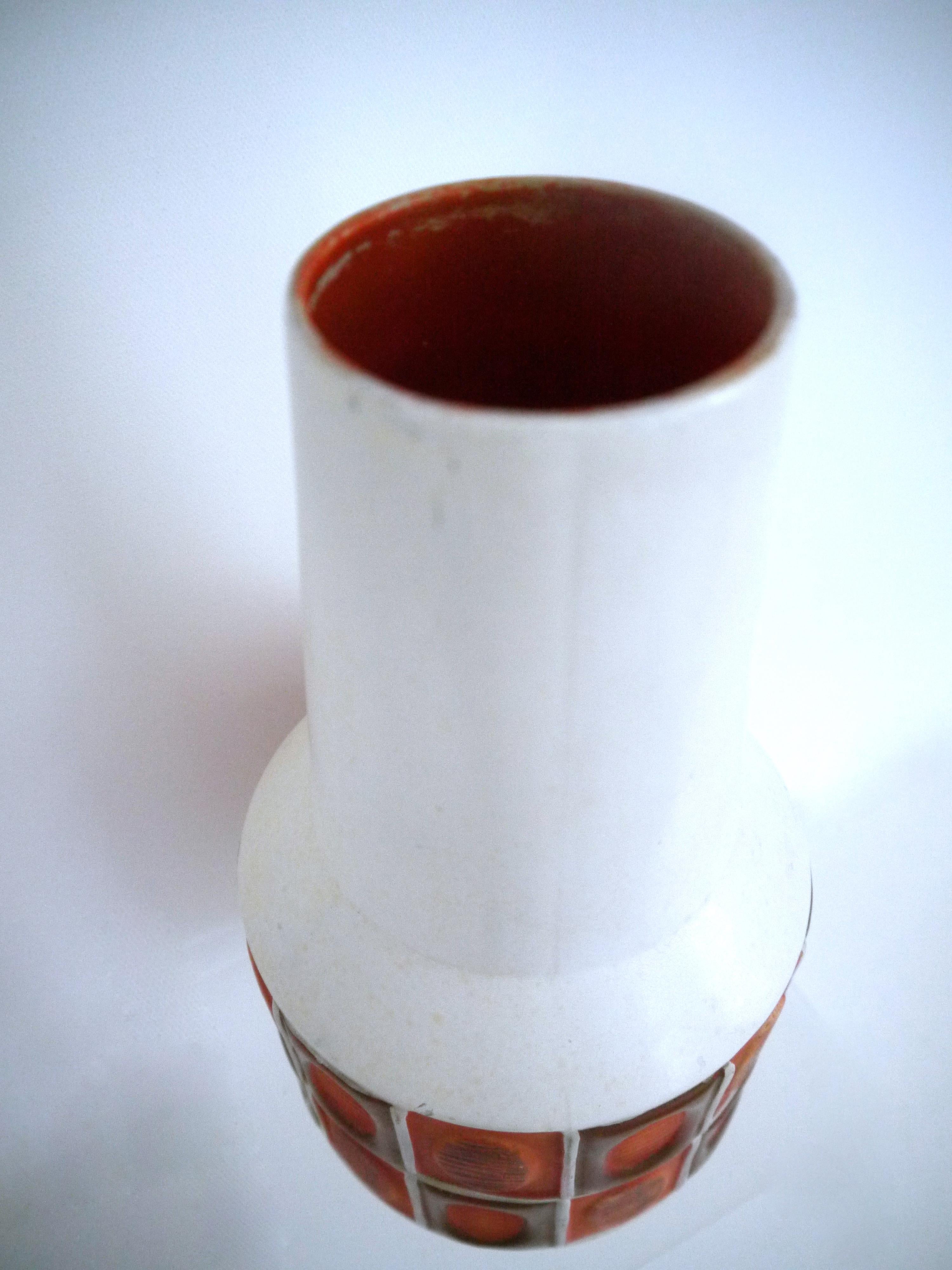 English British Pop-Art 1960s Studio Vase Cream with Abstract Band Made in Sussex, 1965 For Sale
