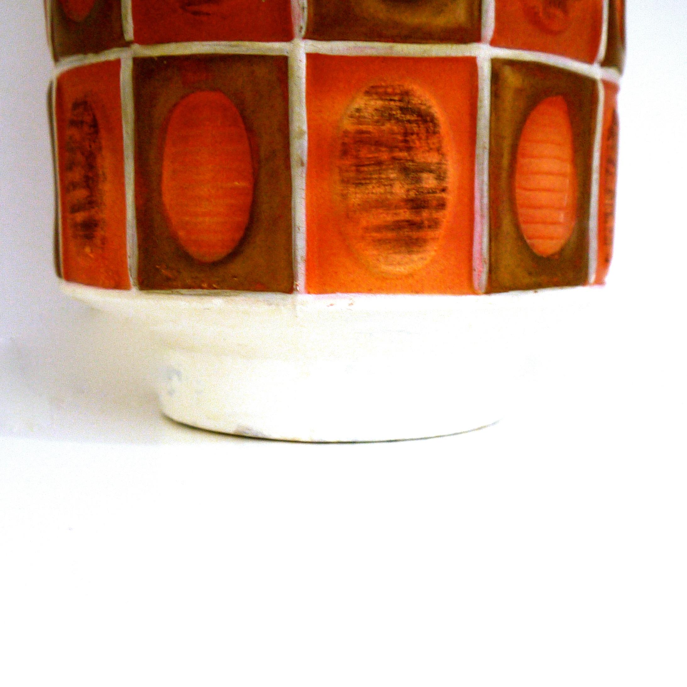 British Pop-Art 1960s Studio Vase Cream with Abstract Band Made in Sussex, 1965 In Fair Condition For Sale In Halstead, GB