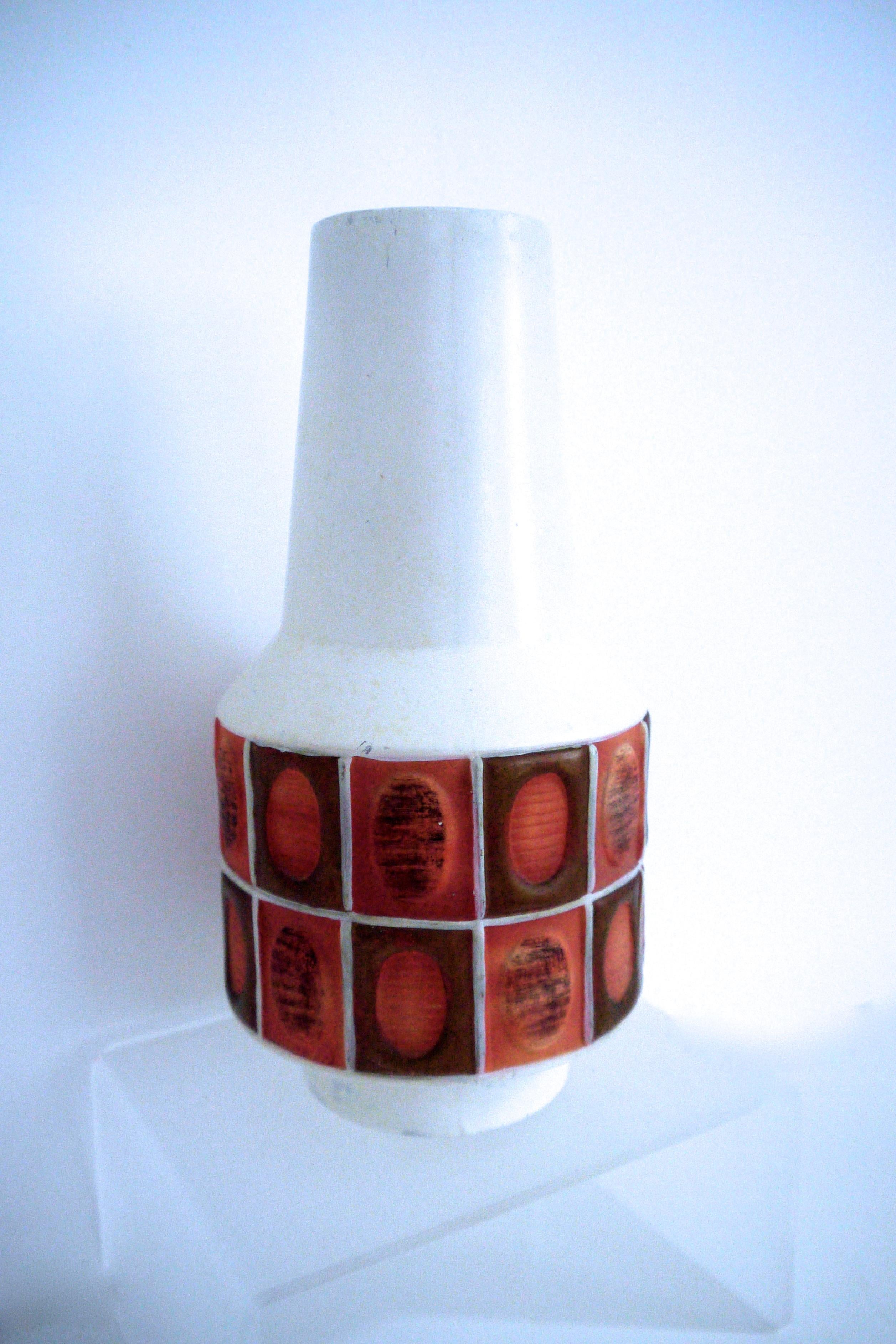 Mid-20th Century British Pop-Art 1960s Studio Vase Cream with Abstract Band Made in Sussex, 1965 For Sale