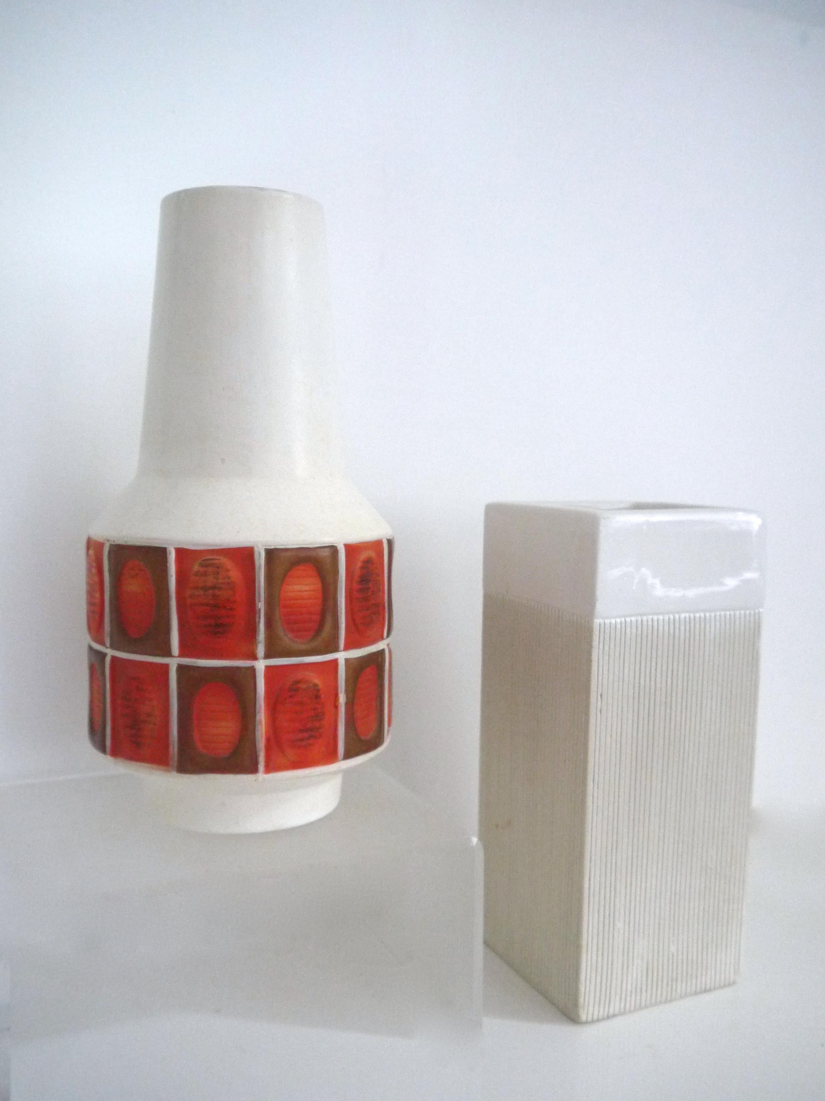 British Pop-Art 1960s Studio Vase Cream with Abstract Band Made in Sussex, 1965 For Sale 1