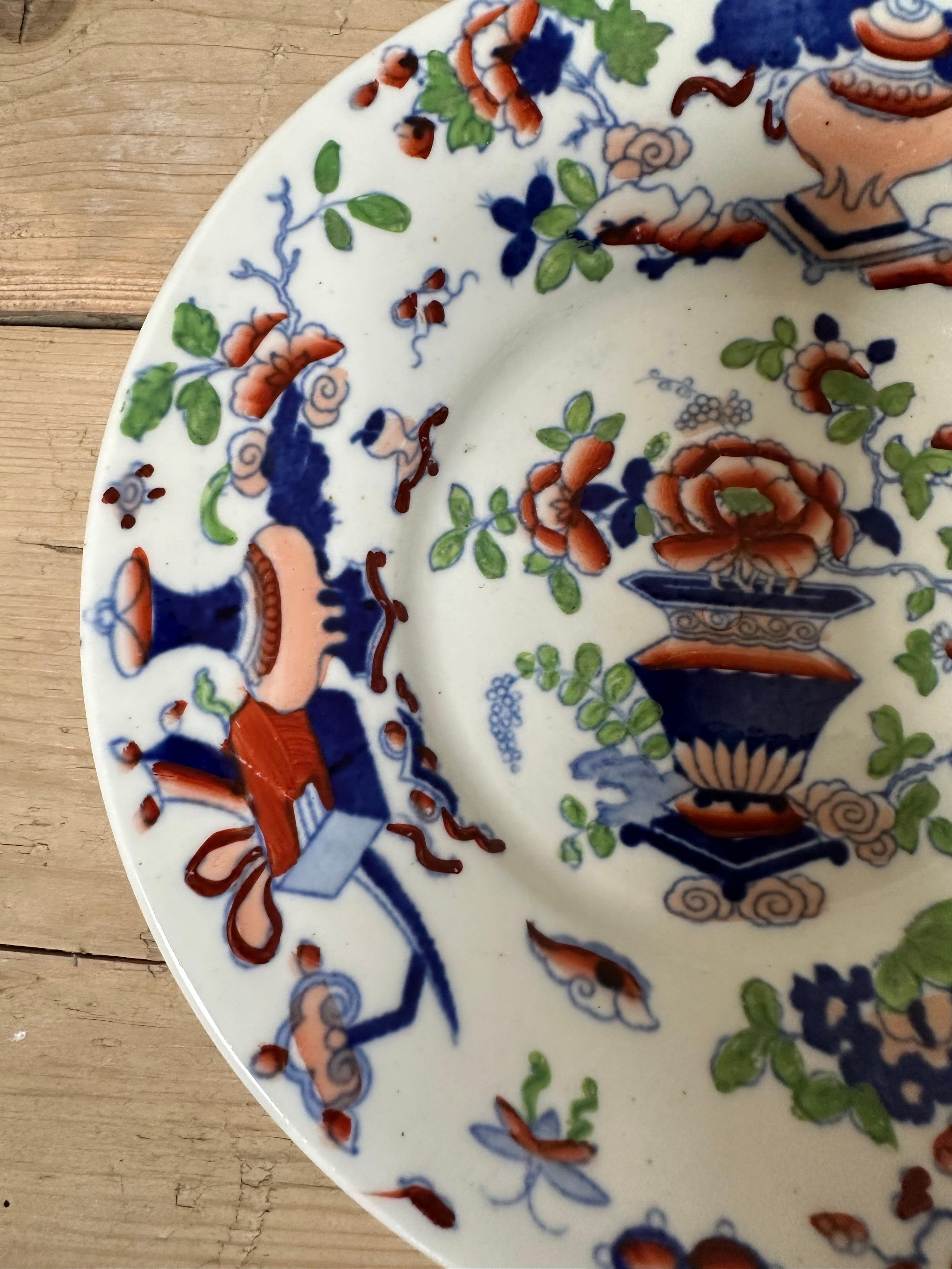 English British Porcelain Hand-painted Chinoiserie pattern plate, 1810 For Sale