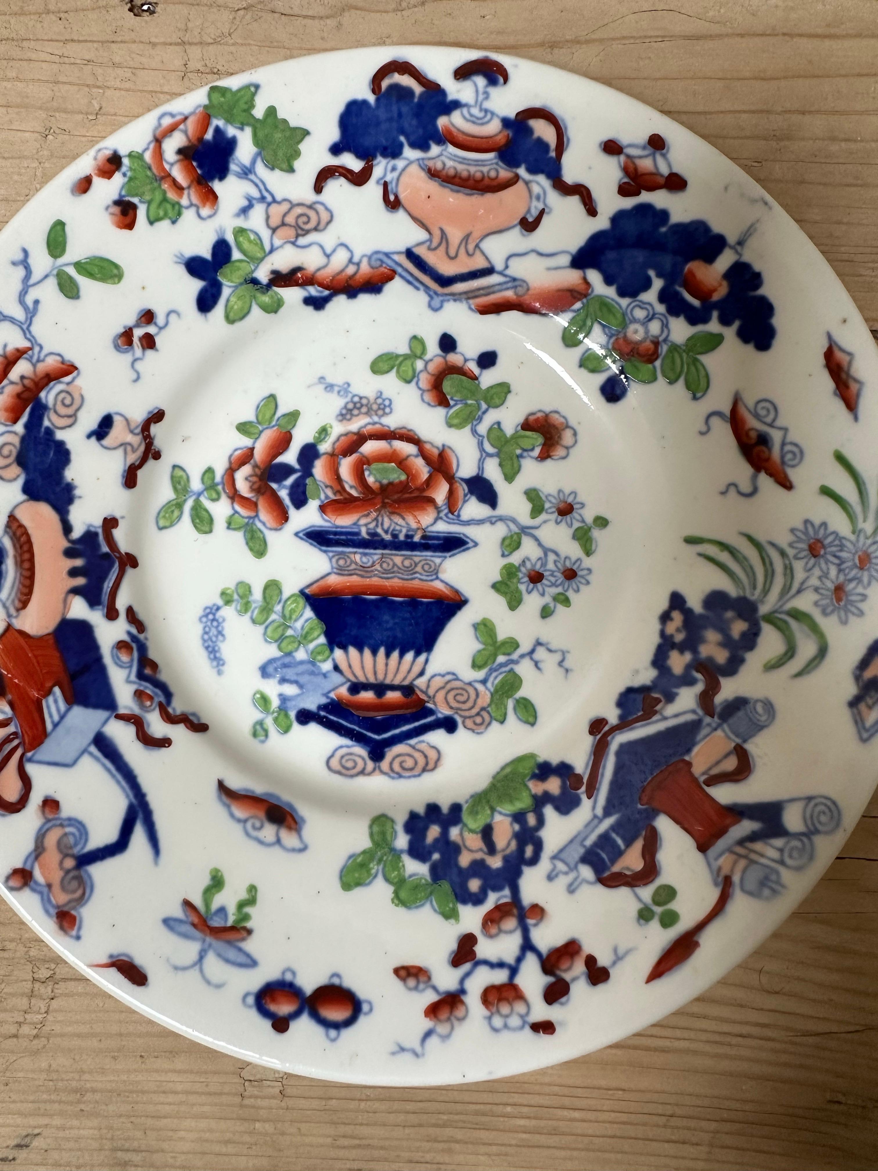 Hand-Painted British Porcelain Hand-painted Chinoiserie pattern plate, 1810 For Sale