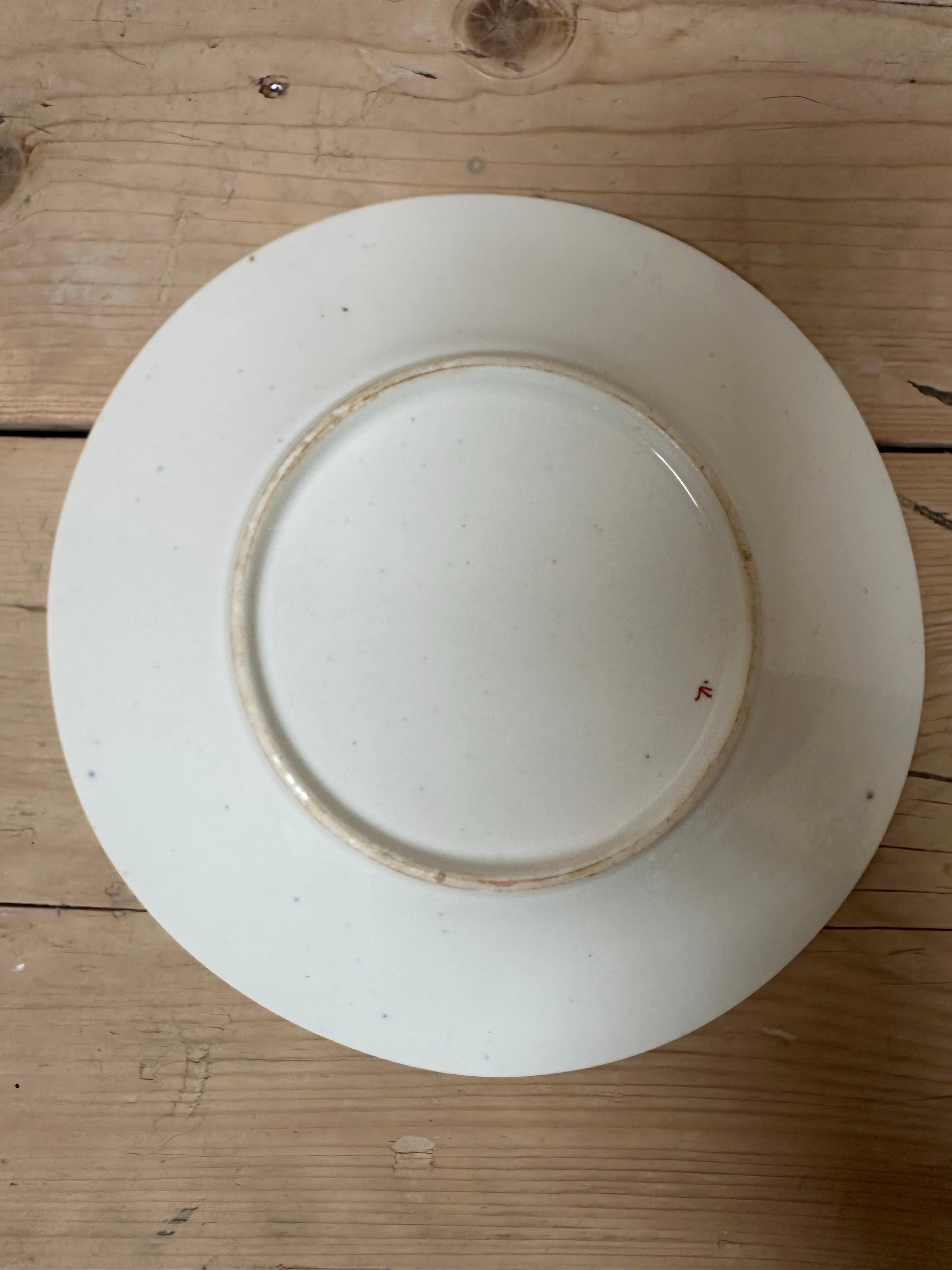British Porcelain Hand-painted Chinoiserie pattern plate, 1810 For Sale 2