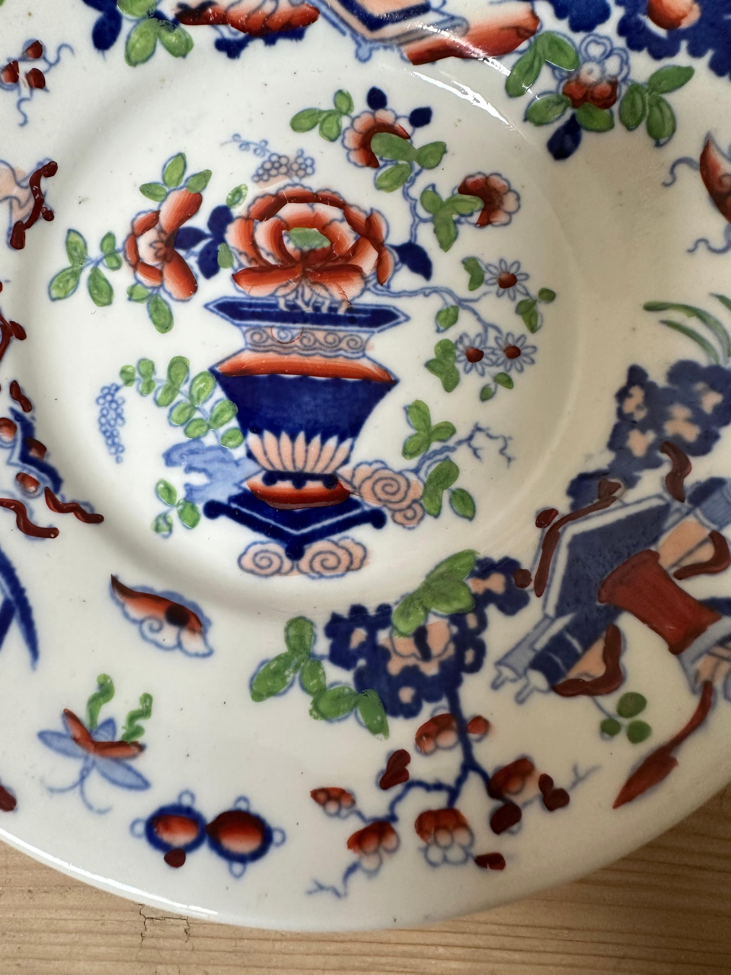 British Porcelain Hand-painted Chinoiserie pattern plate, 1810 For Sale 3