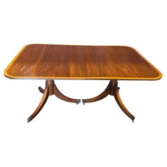 Table de salle à manger de style Regency britannique Duncan Phyfe en acajou à double piédestal