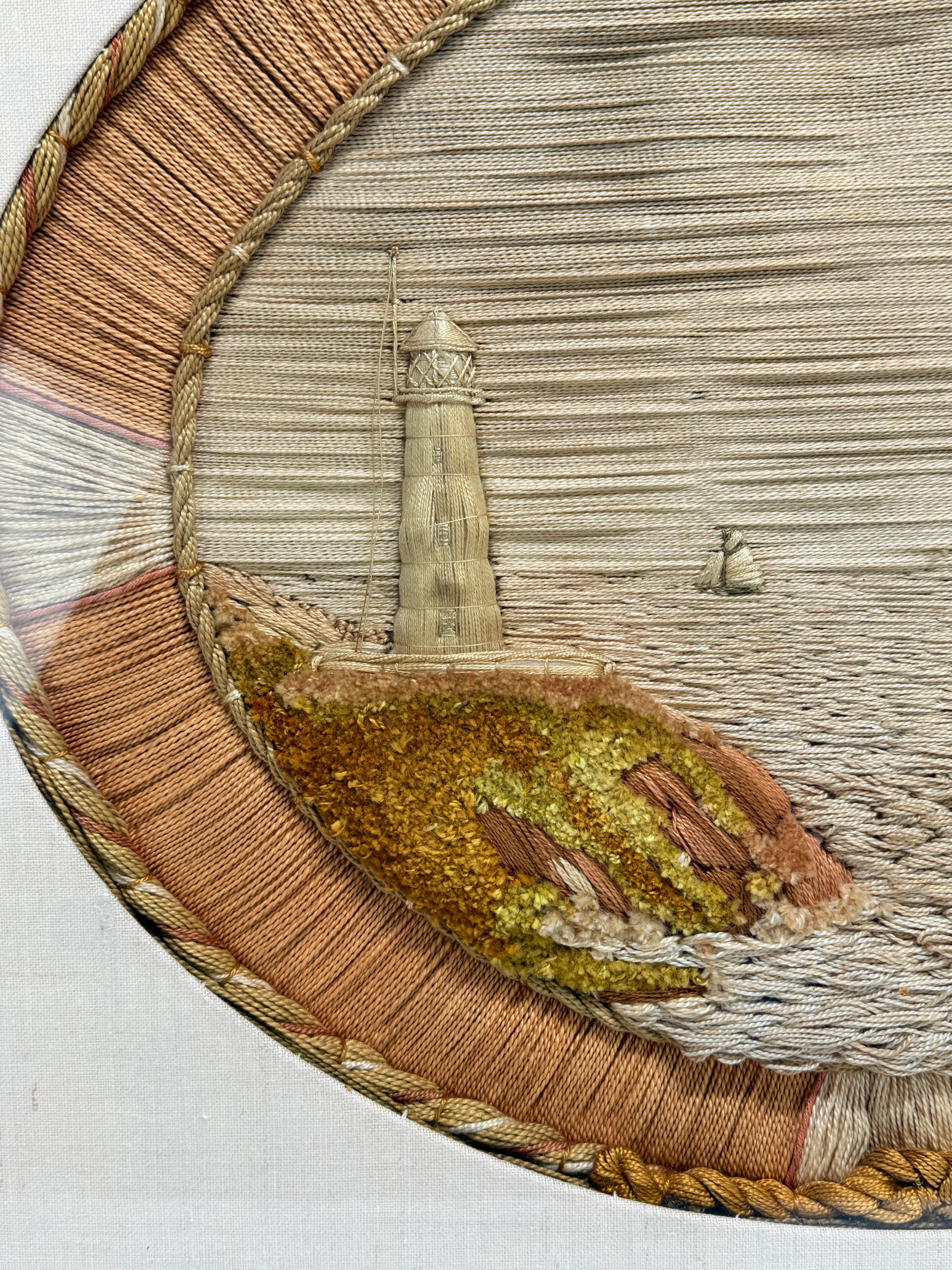Britische Seemanns-Wollarbeit oder Woolie Lighthouse Seascape um 1865 im Zustand „Gut“ im Angebot in Atlanta, GA