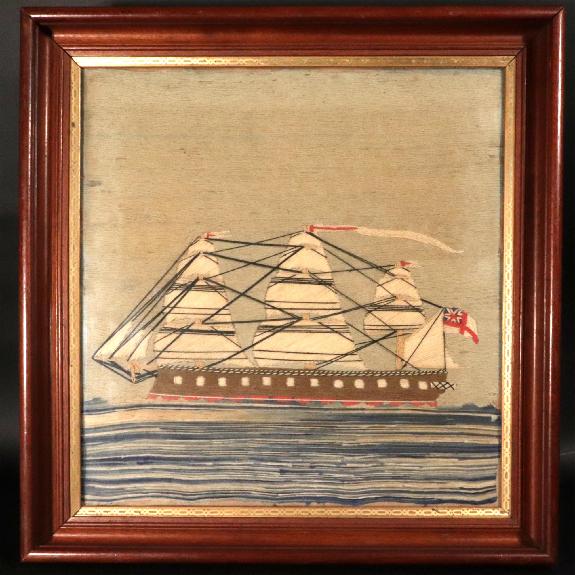 Britische Seemannswolle mit Ansicht der Backbordseite eines Schiffes der Royal Navy mit Rammbug,
Um 1880.

Diese Wollarbeit eines Seemanns aus dem 19. Jahrhundert zeigt eine eindrucksvolle Backbordansicht eines Schiffes der Royal Navy unter Segeln.