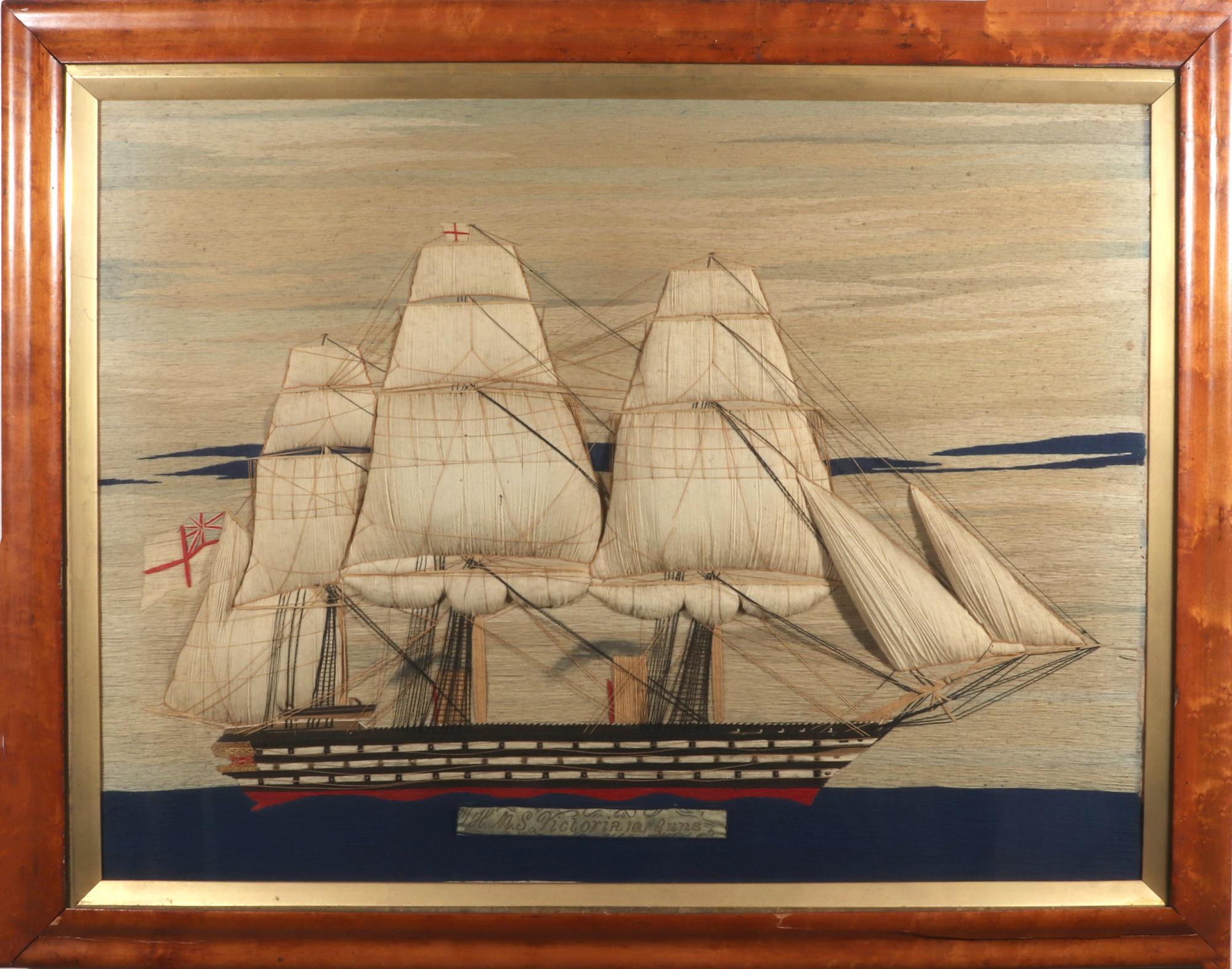 Laine de marin britannique du HMS Victoria,
Laine de Berlin sur lin (Canard),
Circa 1865

Le grand lainage de marin ou woolie représente le HMS Victoria, nommé ci-dessous sur une bannière, avec de grandes voiles Trapunto gonflées. Le HMS