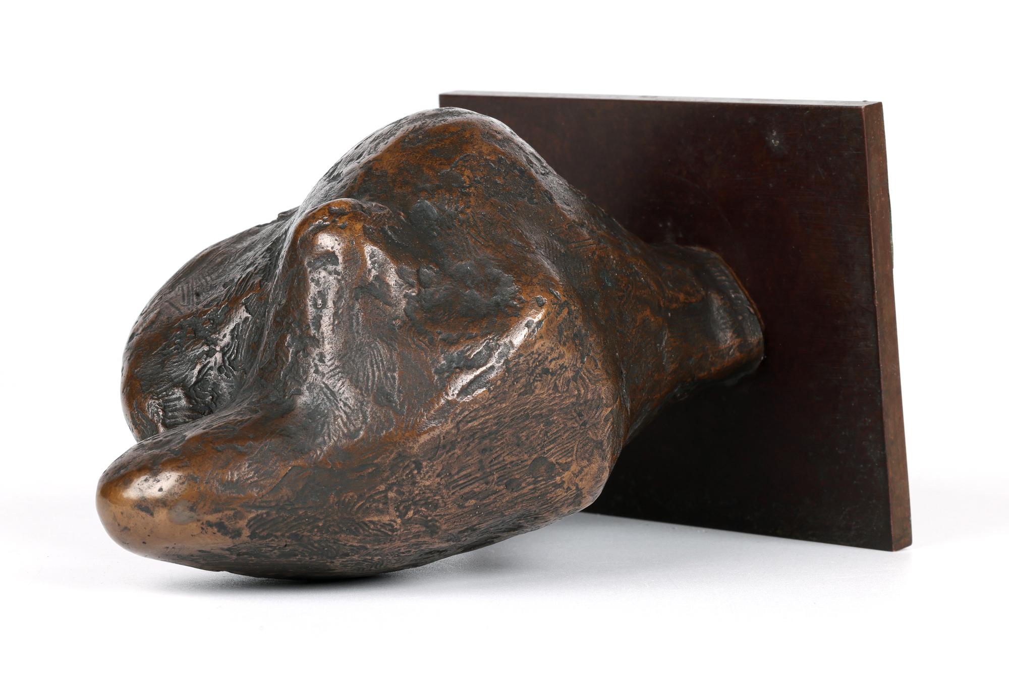 A very good quality and stylish British School limited edition bronze mother and child sculpture in the style of Henry Moore and signed ASW, probably dating to the mid-20th century. The stylized abstract figure is of cocoon shape with molded head