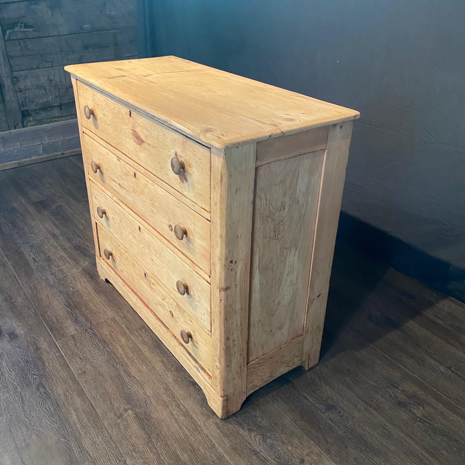 20th Century British Scrubbed Pine Chest of Drawers Dresser or Commode For Sale
