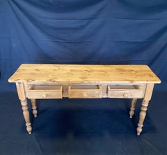 Table de console ou de canapé provinciale en pin frotté de style rustique britannique