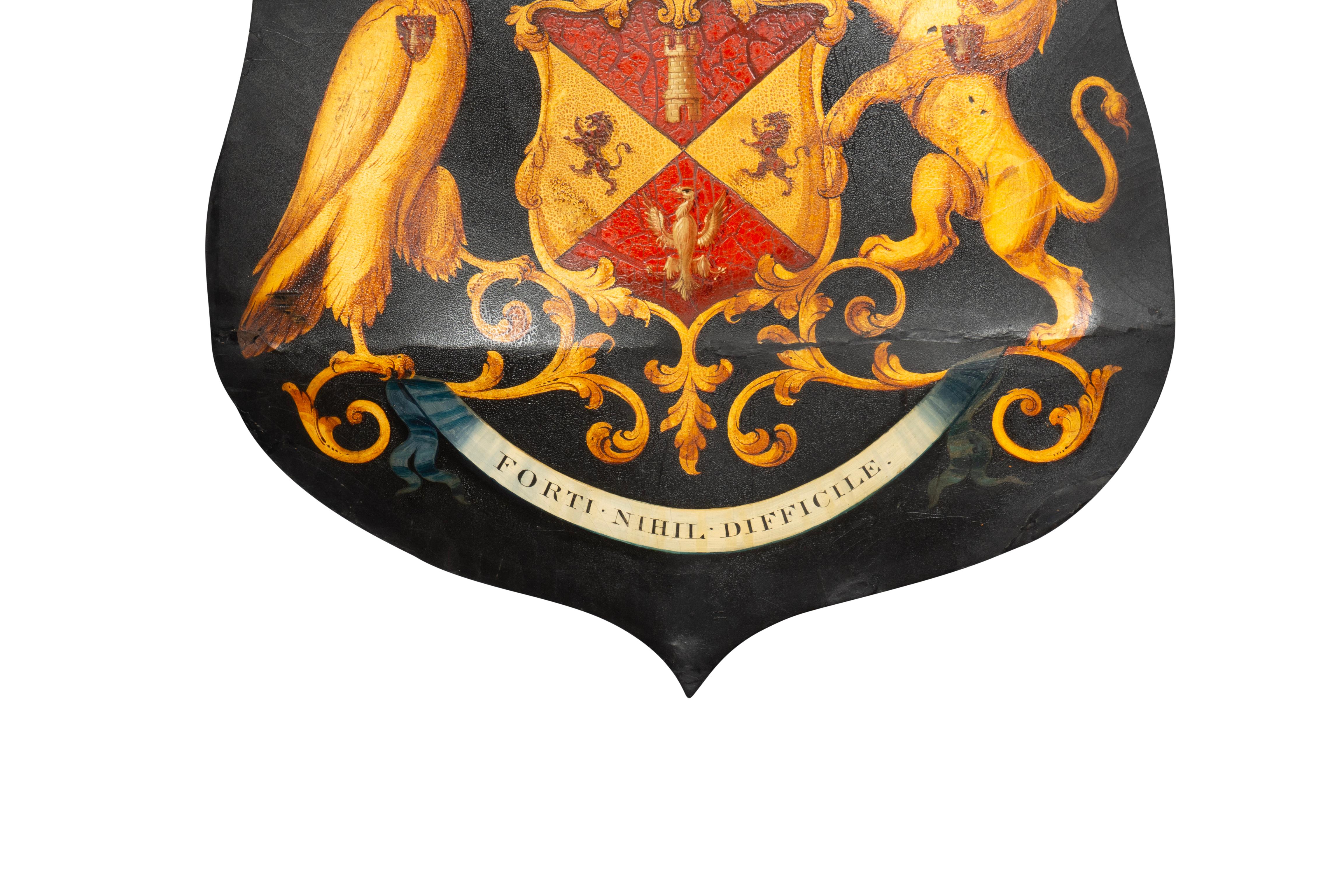 Bois Manteau britannique en forme de bouclier de Benjamin Disraeli « Rien n'est difficile » en vente