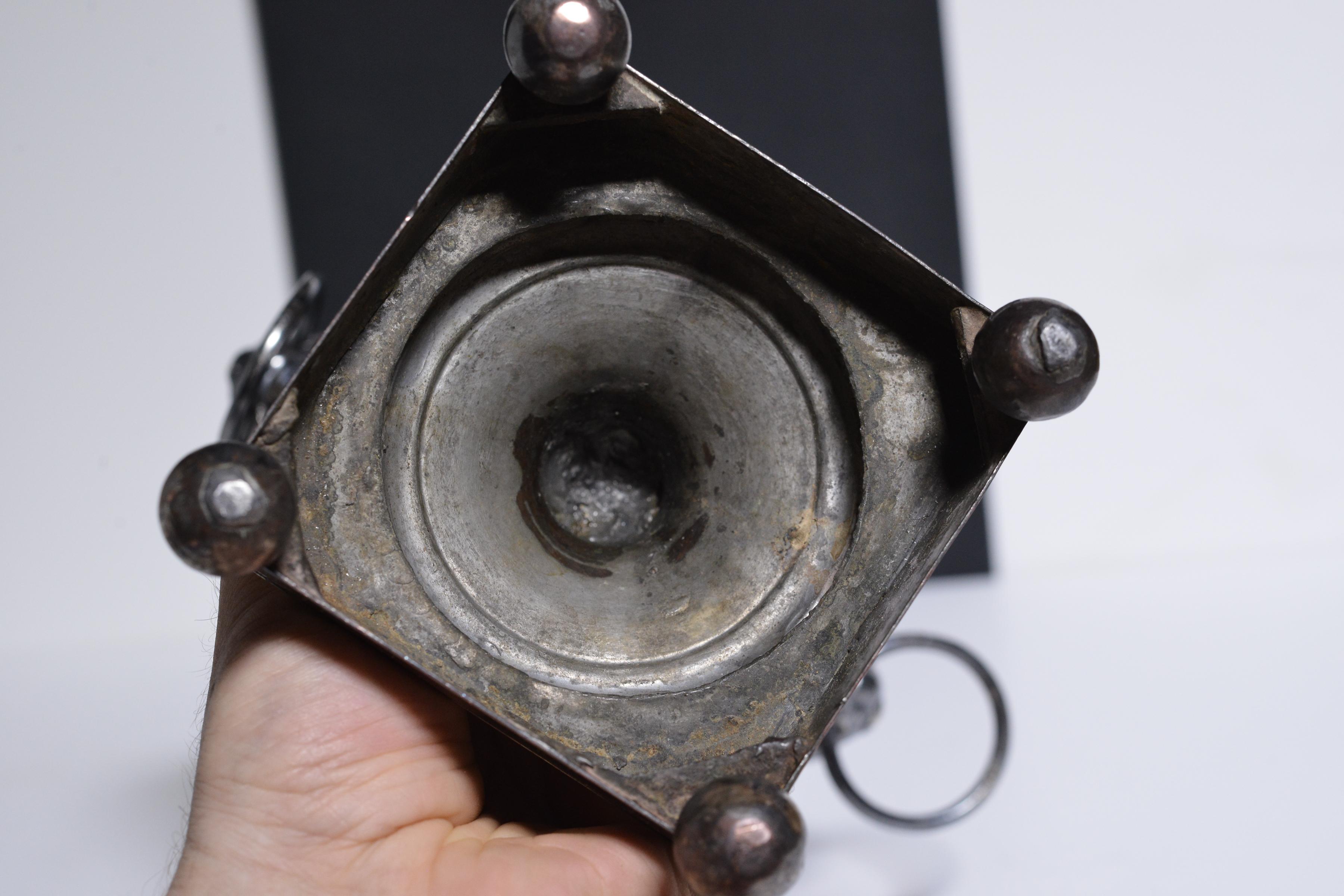 Samovar da tè britannico placcato in argento del XIX secolo a forma di uovo con teste di leone in vendita 2
