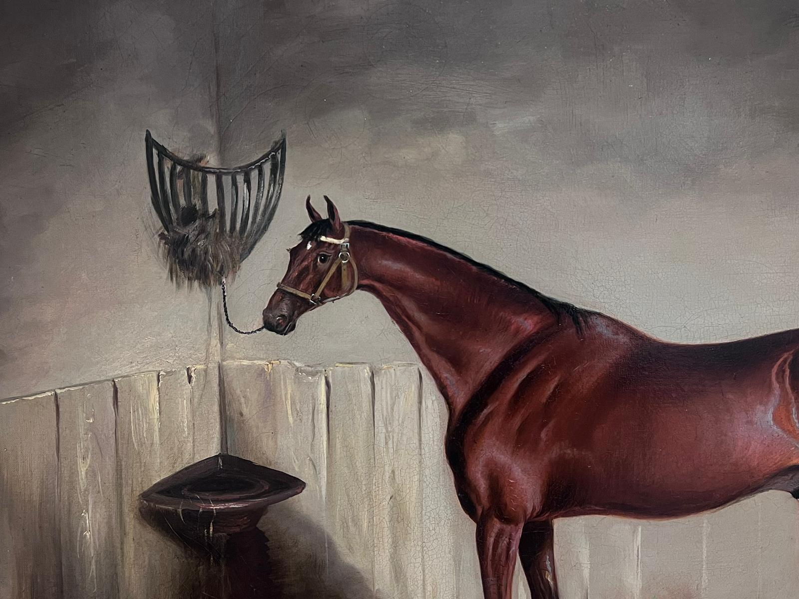 Grande peinture à l'huile britannique des années 1870, cheval en châtaignier dans une écurie en vente 1