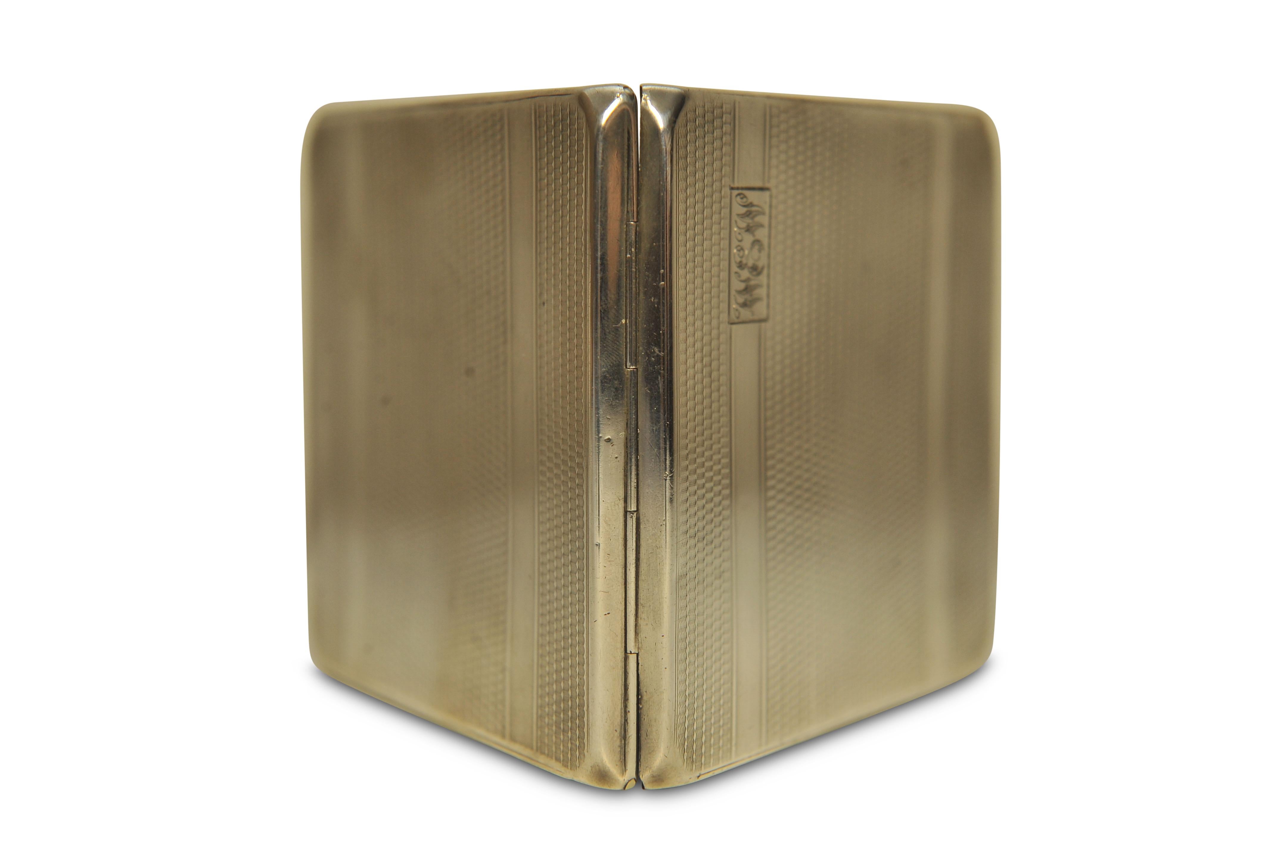 British Sterling Silver Art Deco Engraved Cigarette Case By Harman Bros. 1931 In Good Condition For Sale In High Wycombe, GB