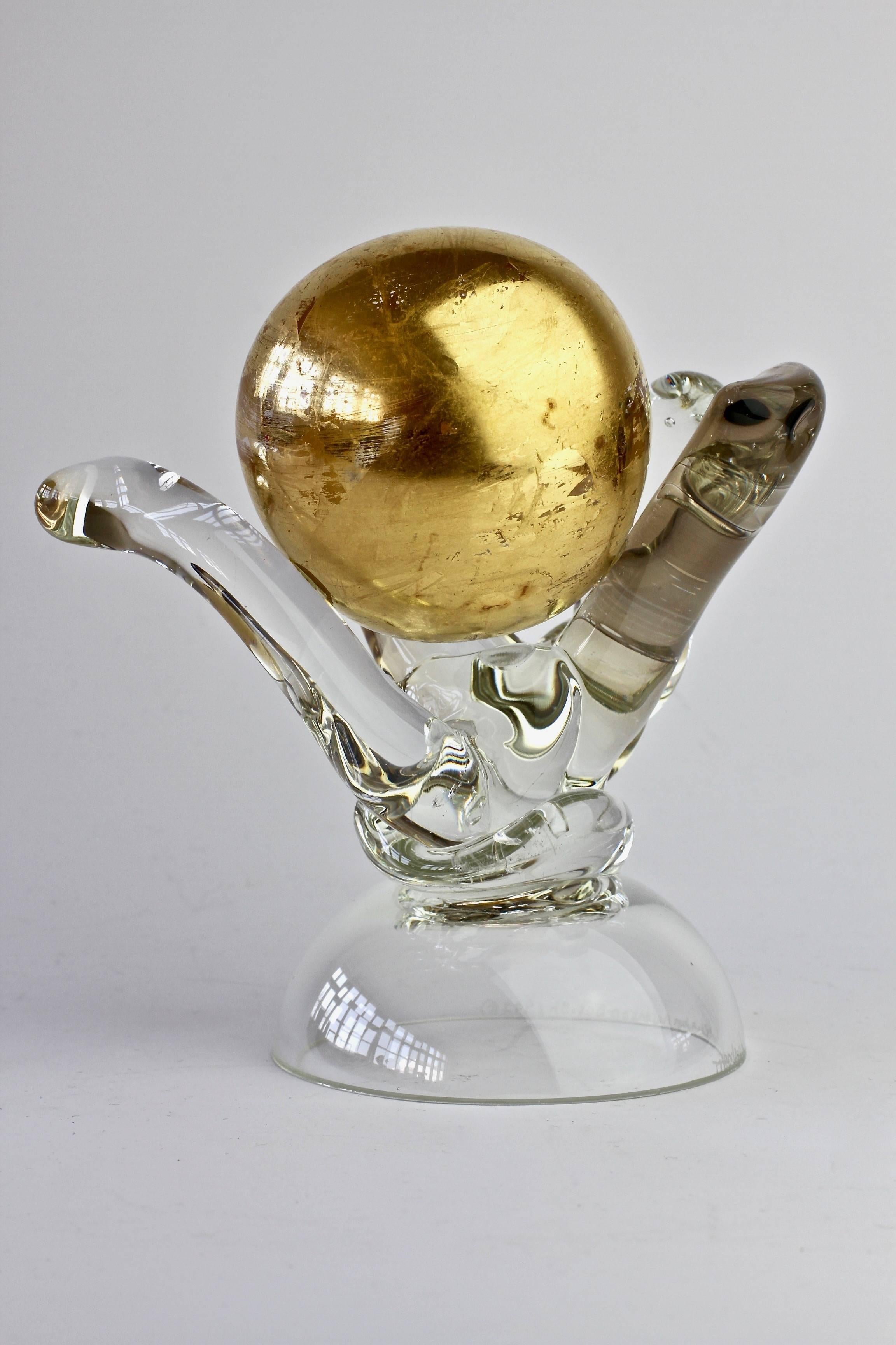Moderne Sculpture en verre d'art du British Studio « Golden Globe » signée par Adam Aaronson, 1997 en vente