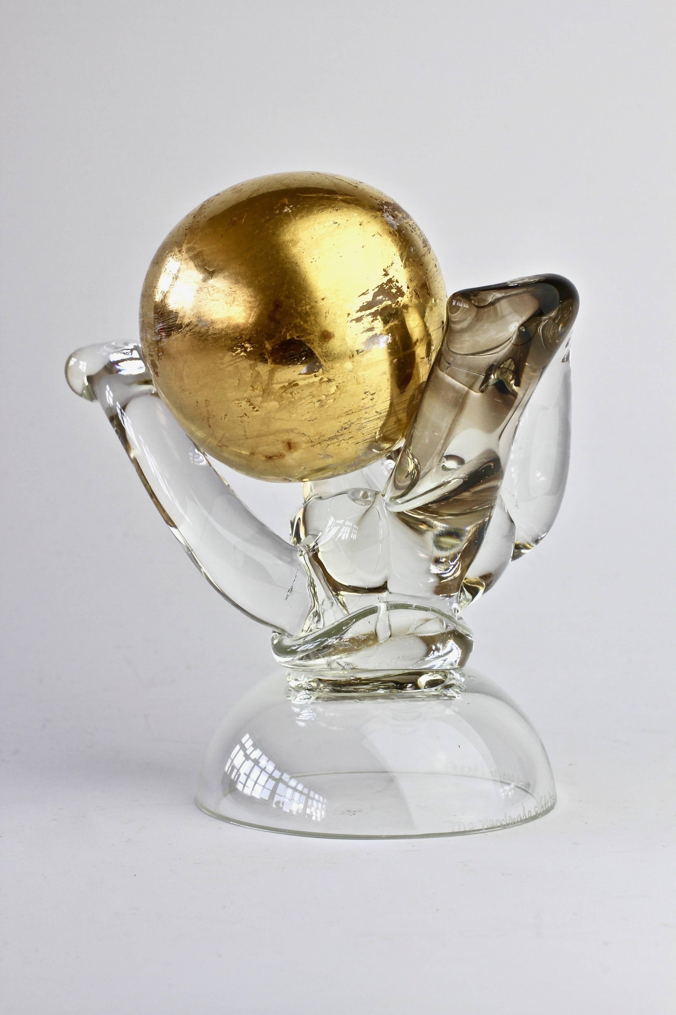 British Studio Art Glass 'Golden Globe' Sculpture signed by Adam Aaronson, 1997 In Good Condition For Sale In Landau an der Isar, Bayern