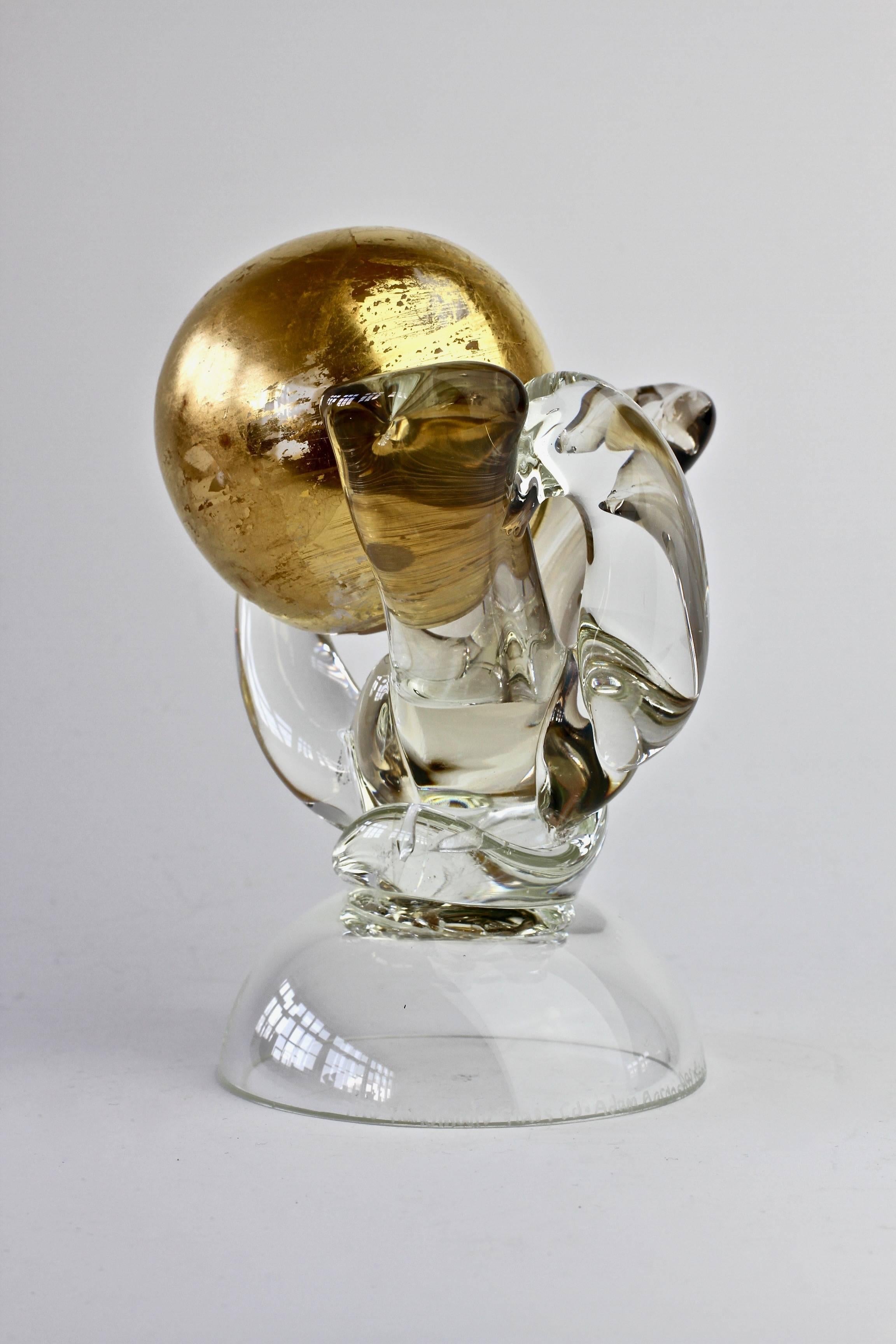 Fin du 20e siècle Sculpture en verre d'art du British Studio « Golden Globe » signée par Adam Aaronson, 1997 en vente