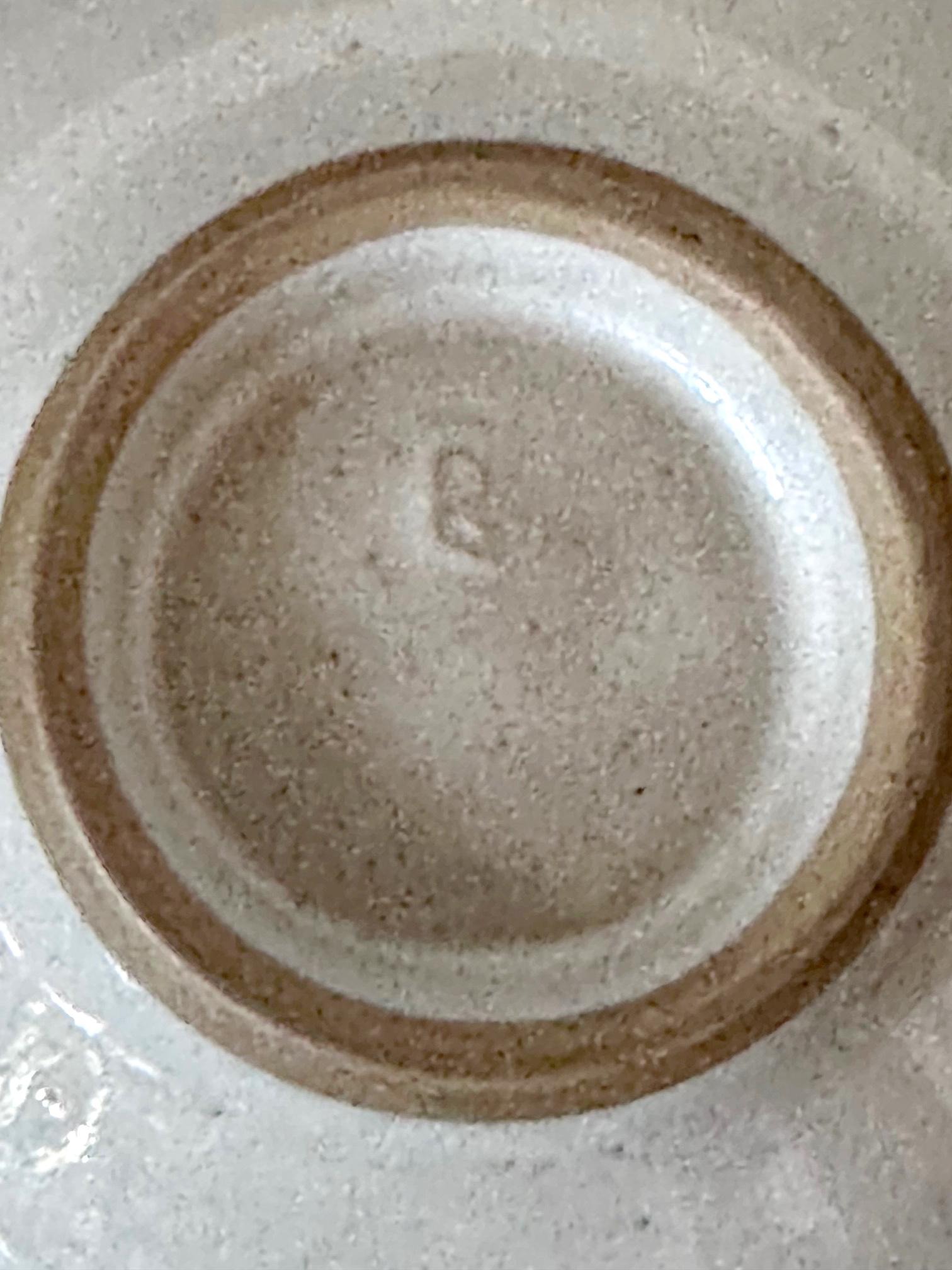 Cuenco de cerámica del Estudio Británico con esmalte de magnesio Lucie Rie en venta 4