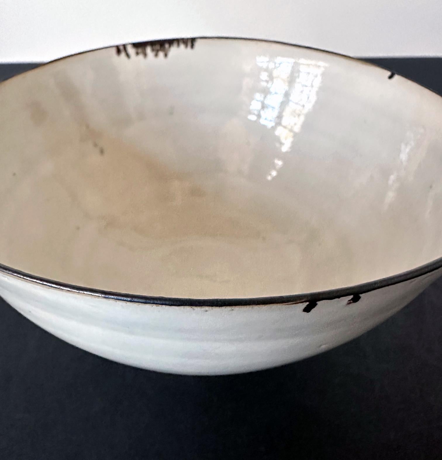 Cuenco de cerámica del Estudio Británico con esmalte de magnesio Lucie Rie en venta 1