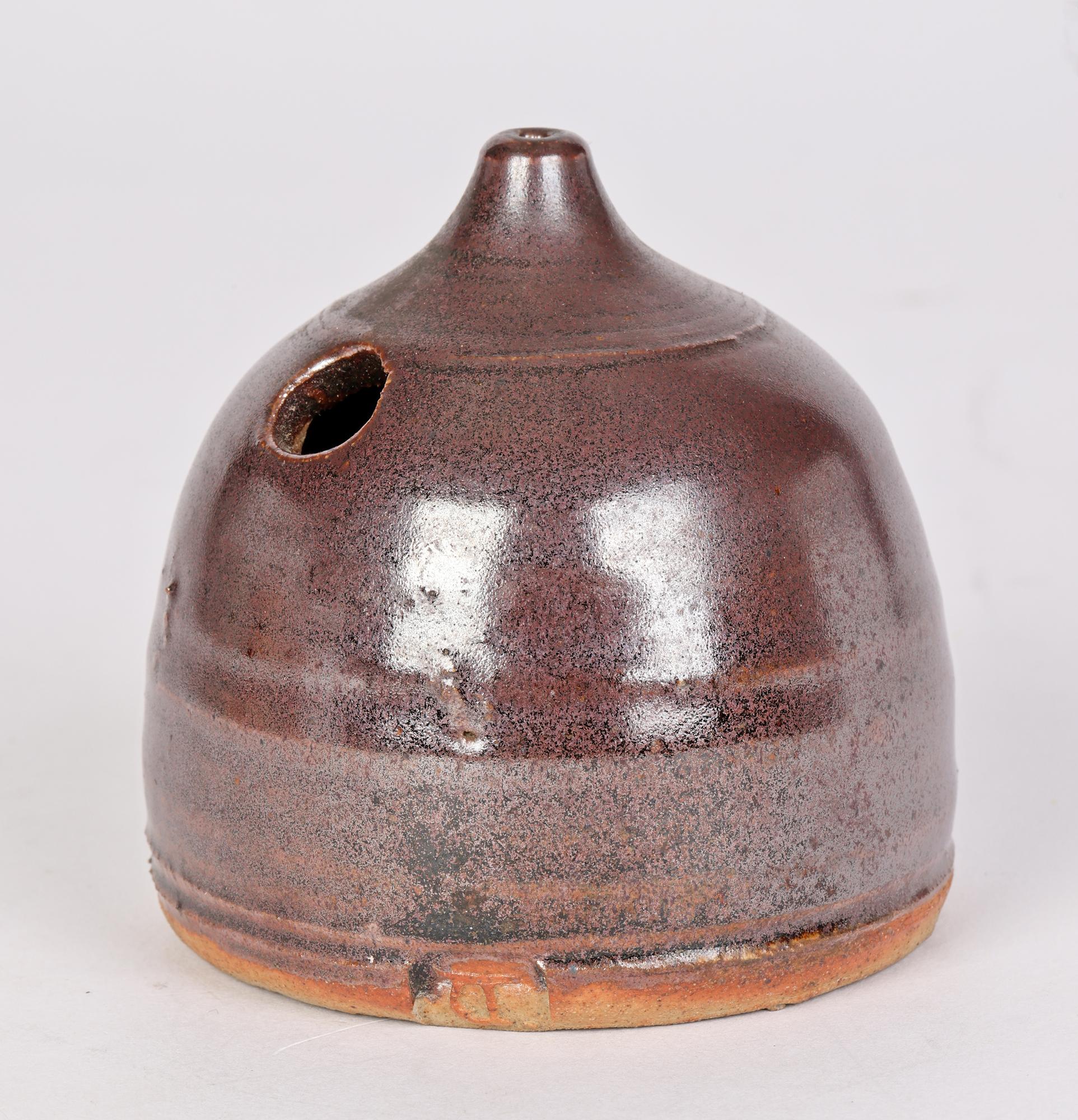 British Studio Pottery Braun glasiert Wassertropfer oder Tintenfass (Englisch) im Angebot