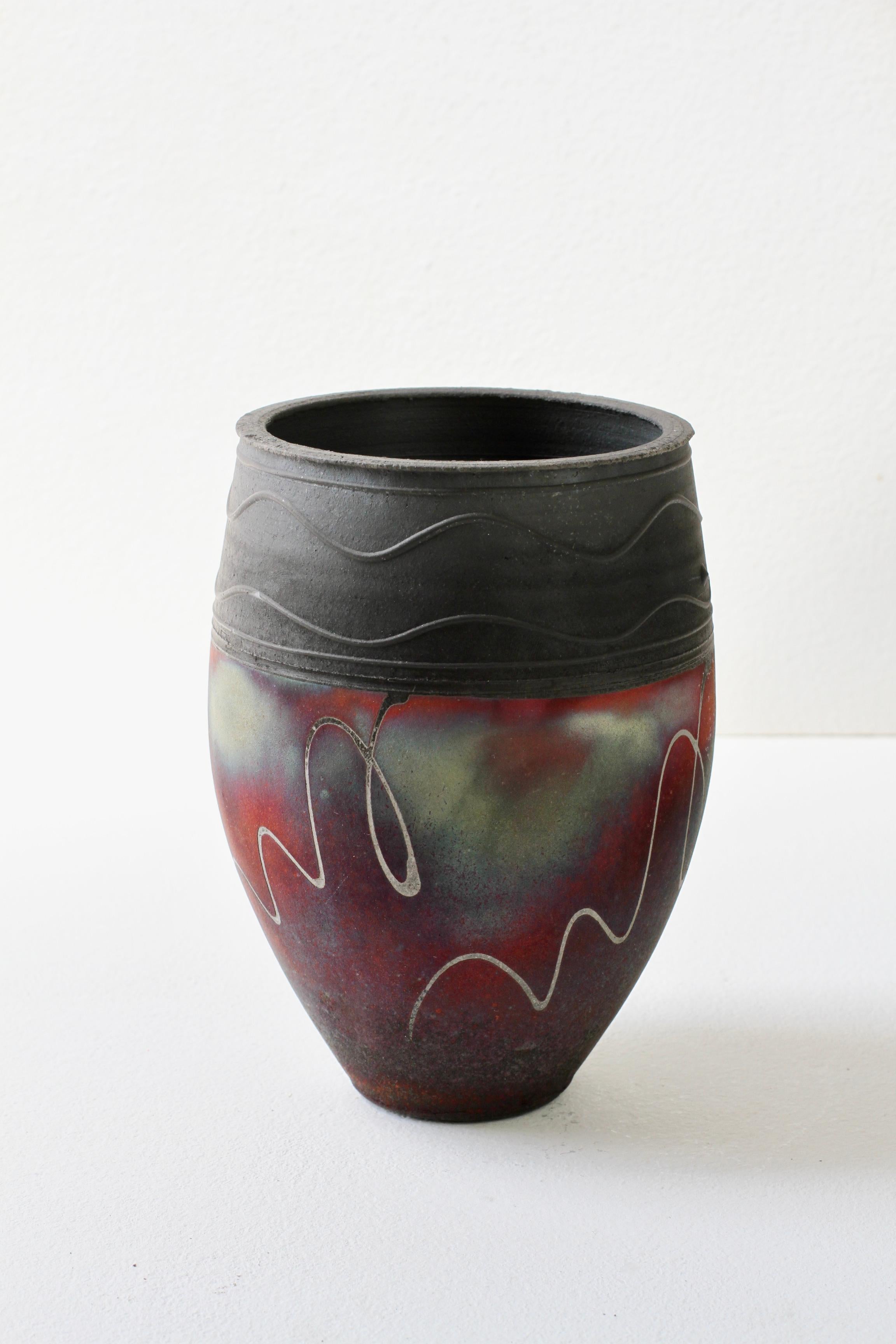 Vaso o recipiente Raku British Studio Pottery Pink, Red & Green di John Johns, 1996 in vendita 5