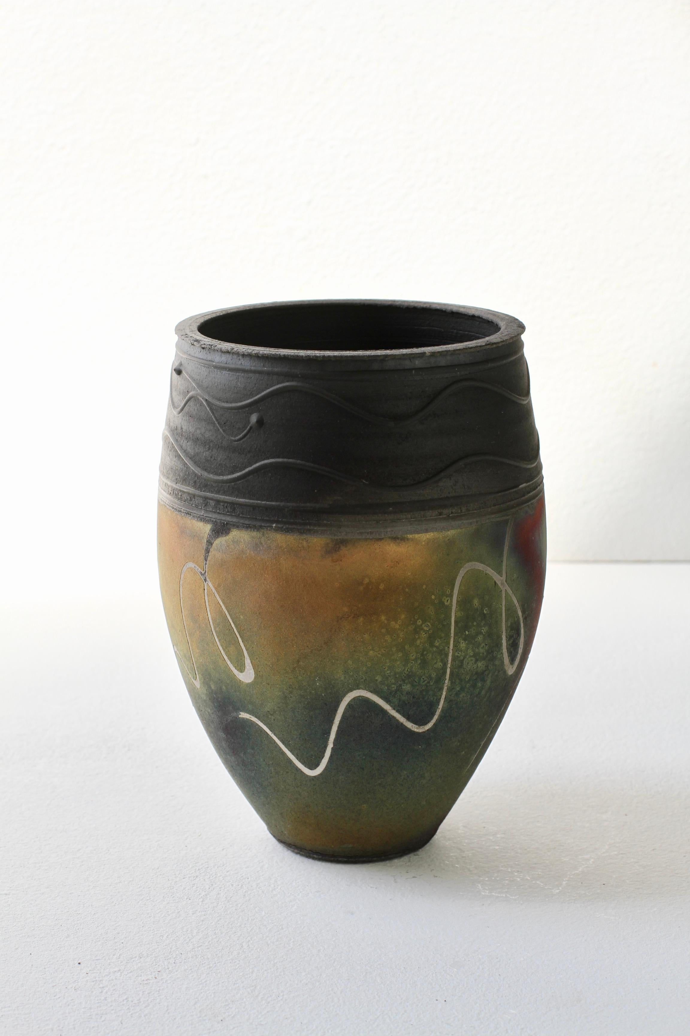 Vaso o recipiente Raku British Studio Pottery Pink, Red & Green di John Johns, 1996 in vendita 6