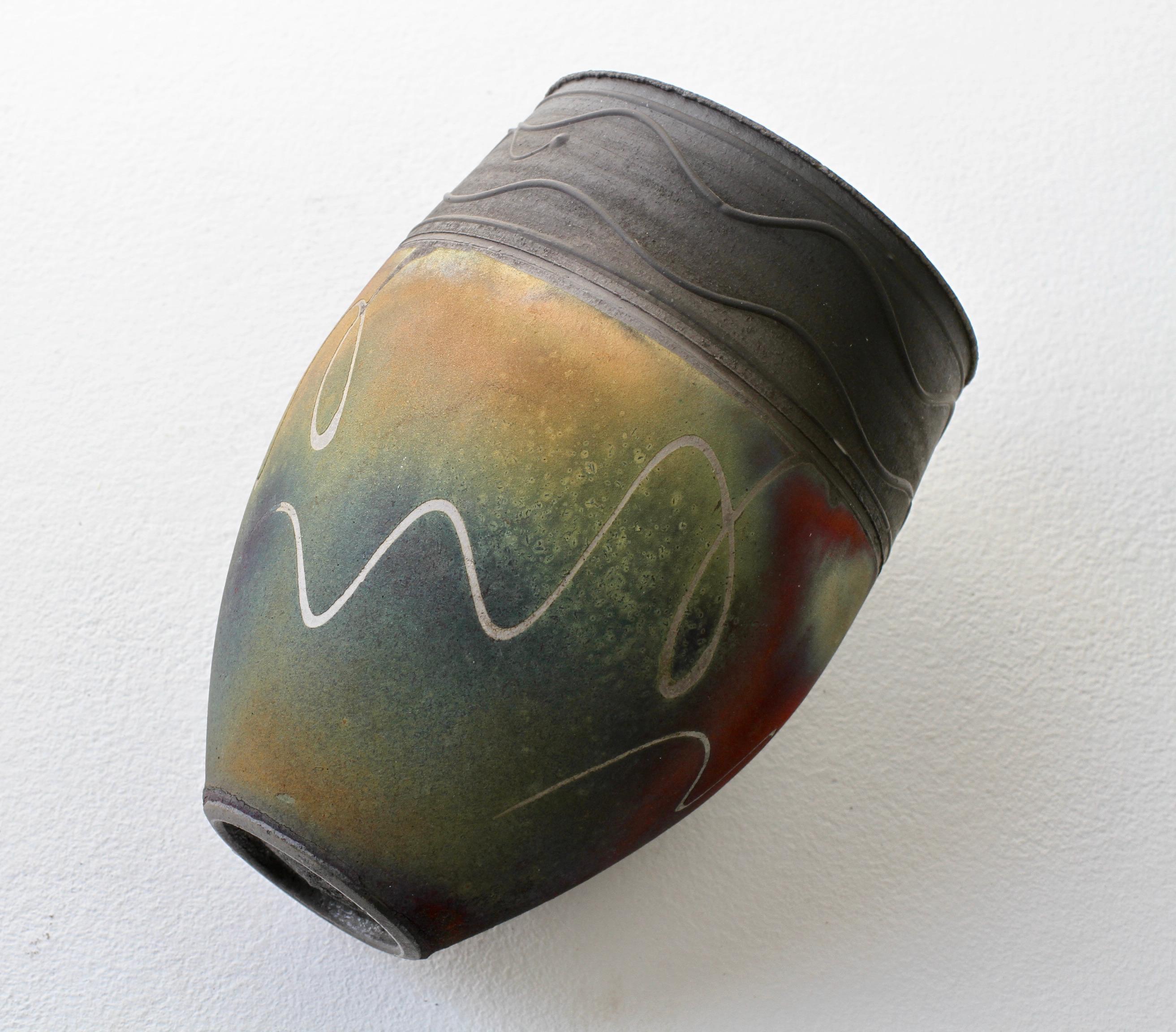 Vaso o recipiente Raku British Studio Pottery Pink, Red & Green di John Johns, 1996 in vendita 9